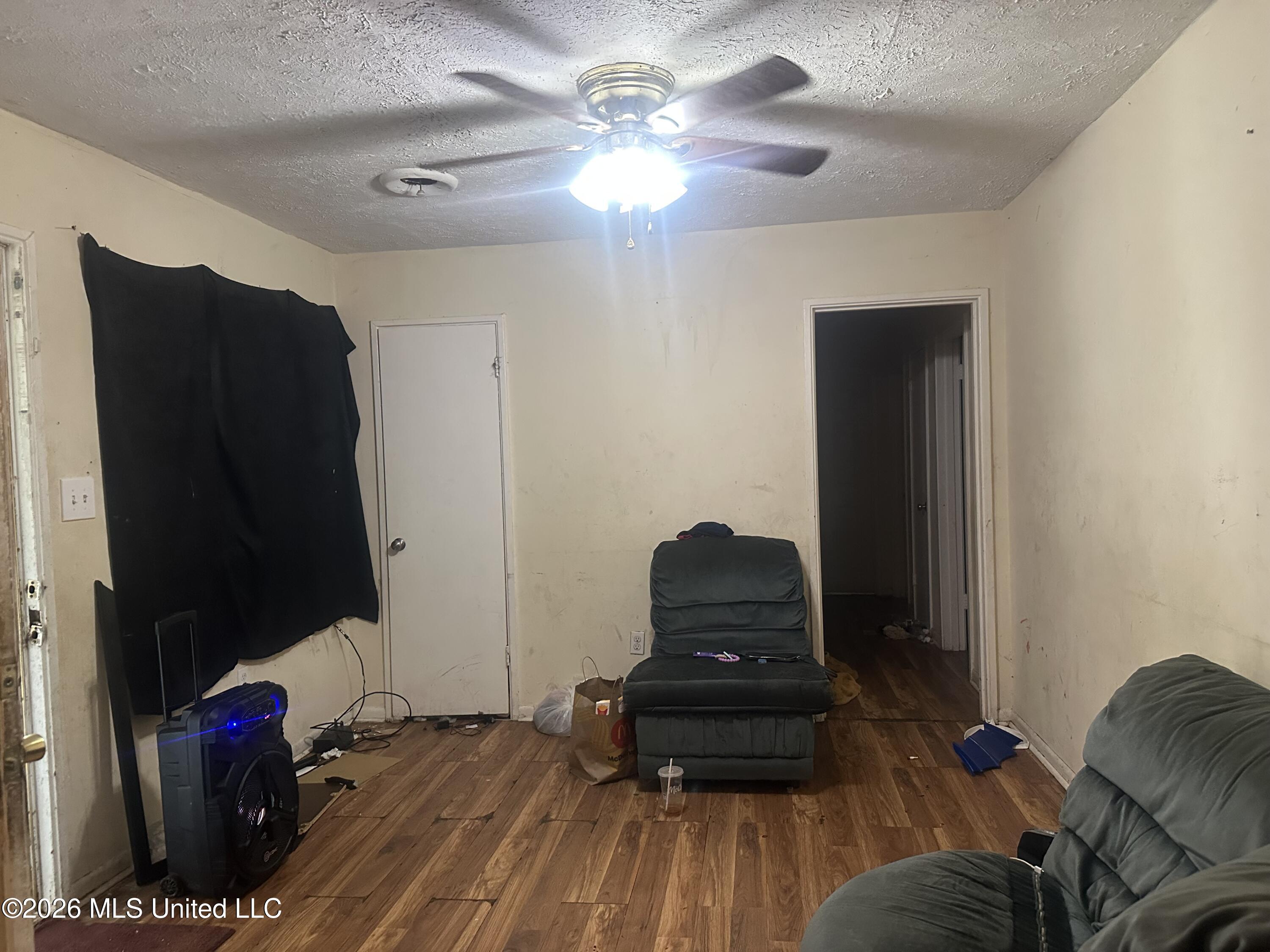 3025 Meadow Forest Drive Property Photo 2