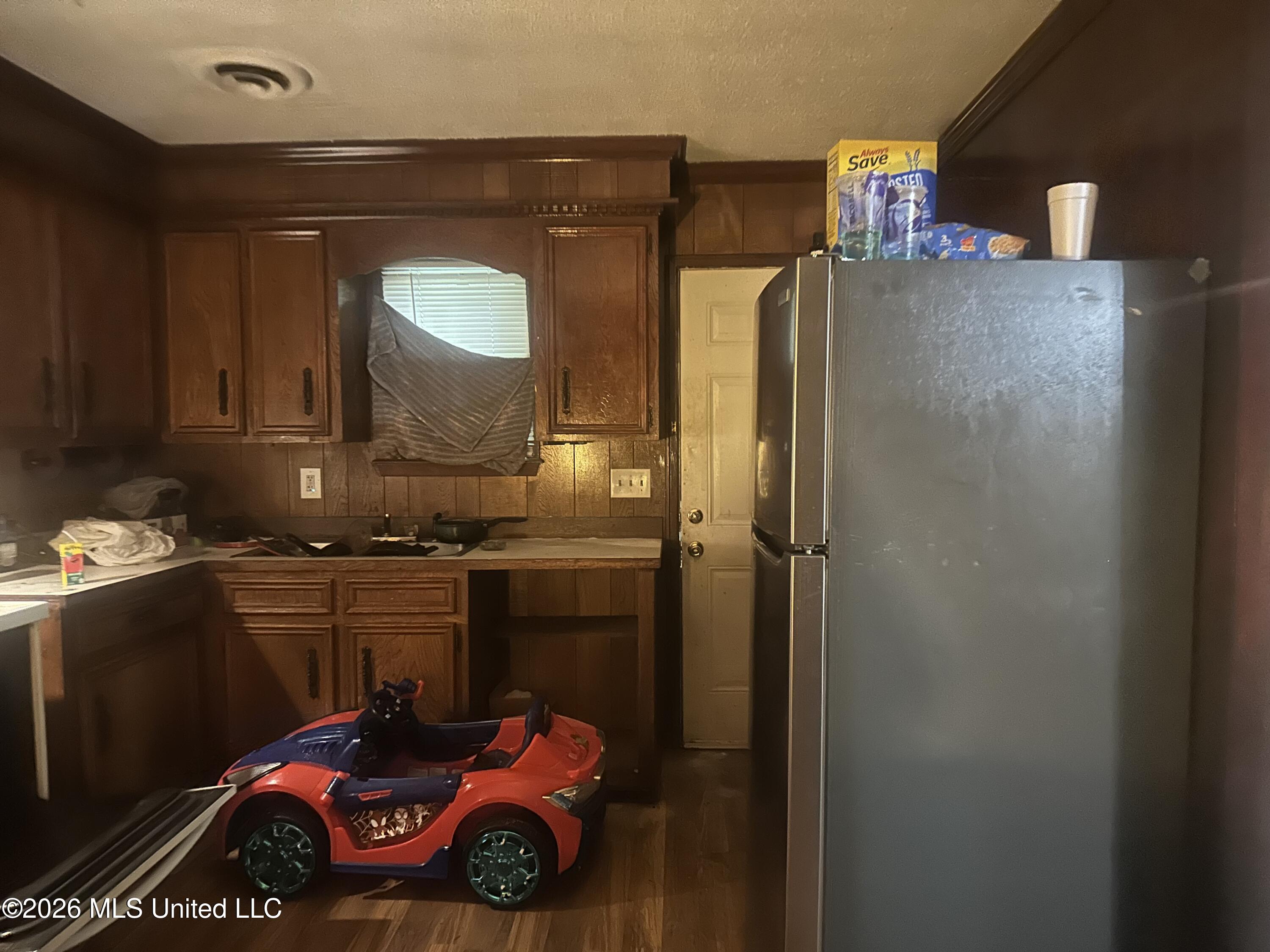 3025 Meadow Forest Drive Property Photo 6