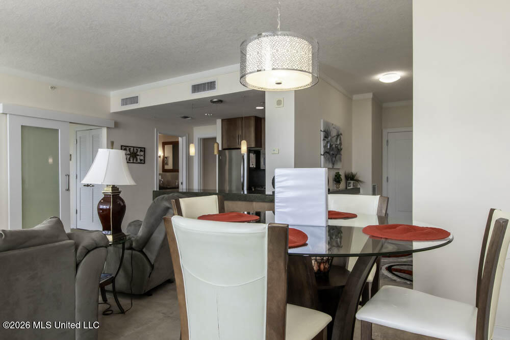 2060 Beach Boulevard Property Photo 4