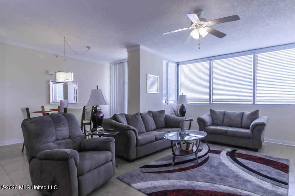 2060 Beach Boulevard Property Photo 7