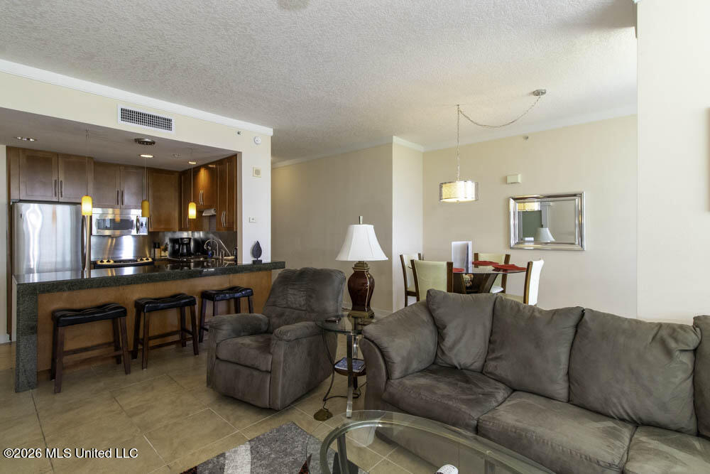 2060 Beach Boulevard Property Photo 8