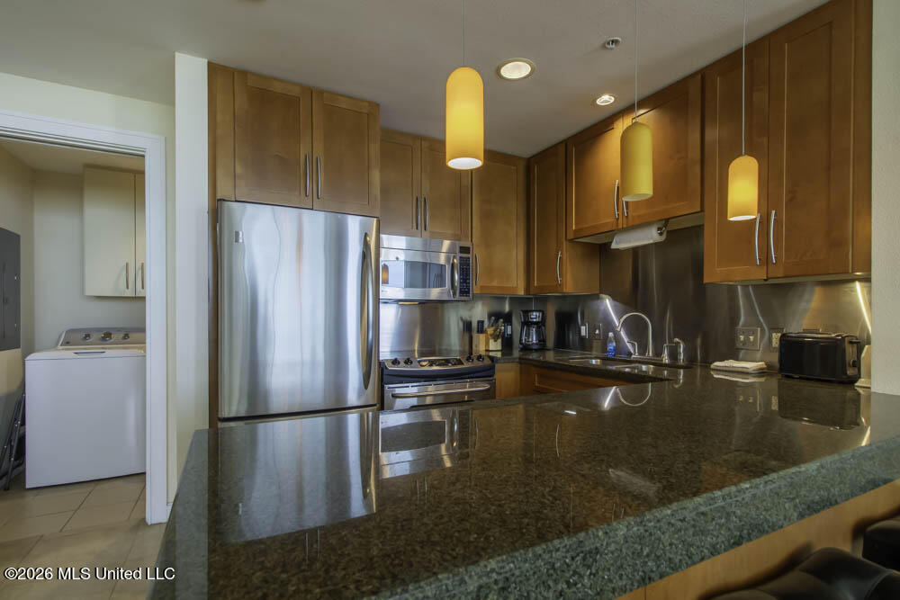 2060 Beach Boulevard Property Photo 10