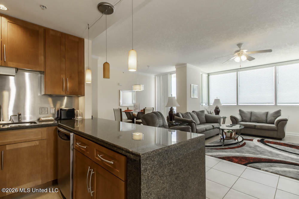2060 Beach Boulevard Property Photo 11