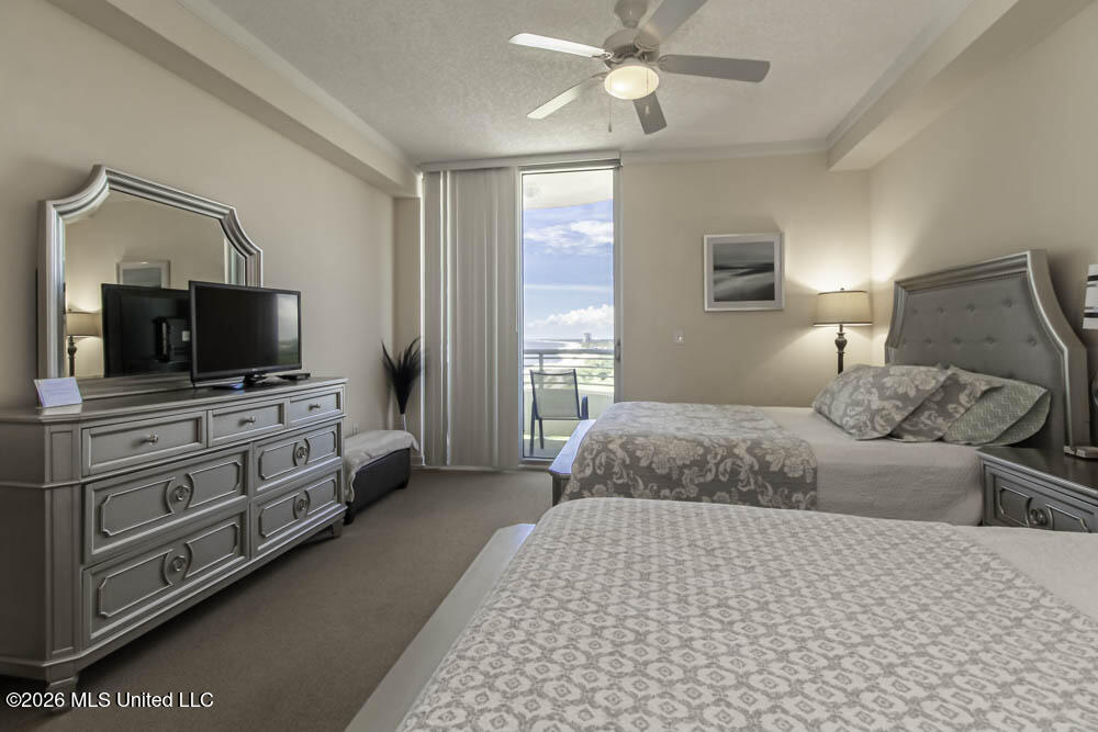 2060 Beach Boulevard Property Photo 12