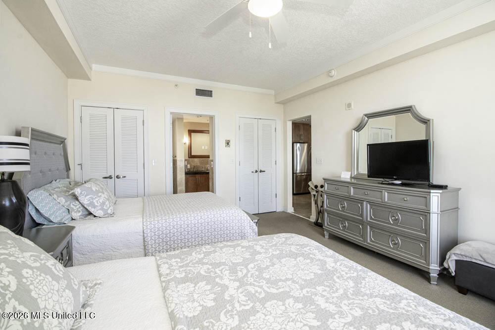2060 Beach Boulevard Property Photo 14