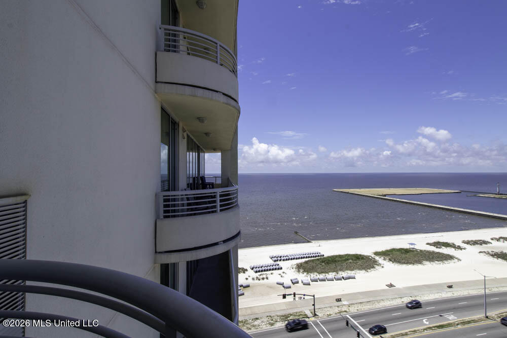 2060 Beach Boulevard Property Photo 25