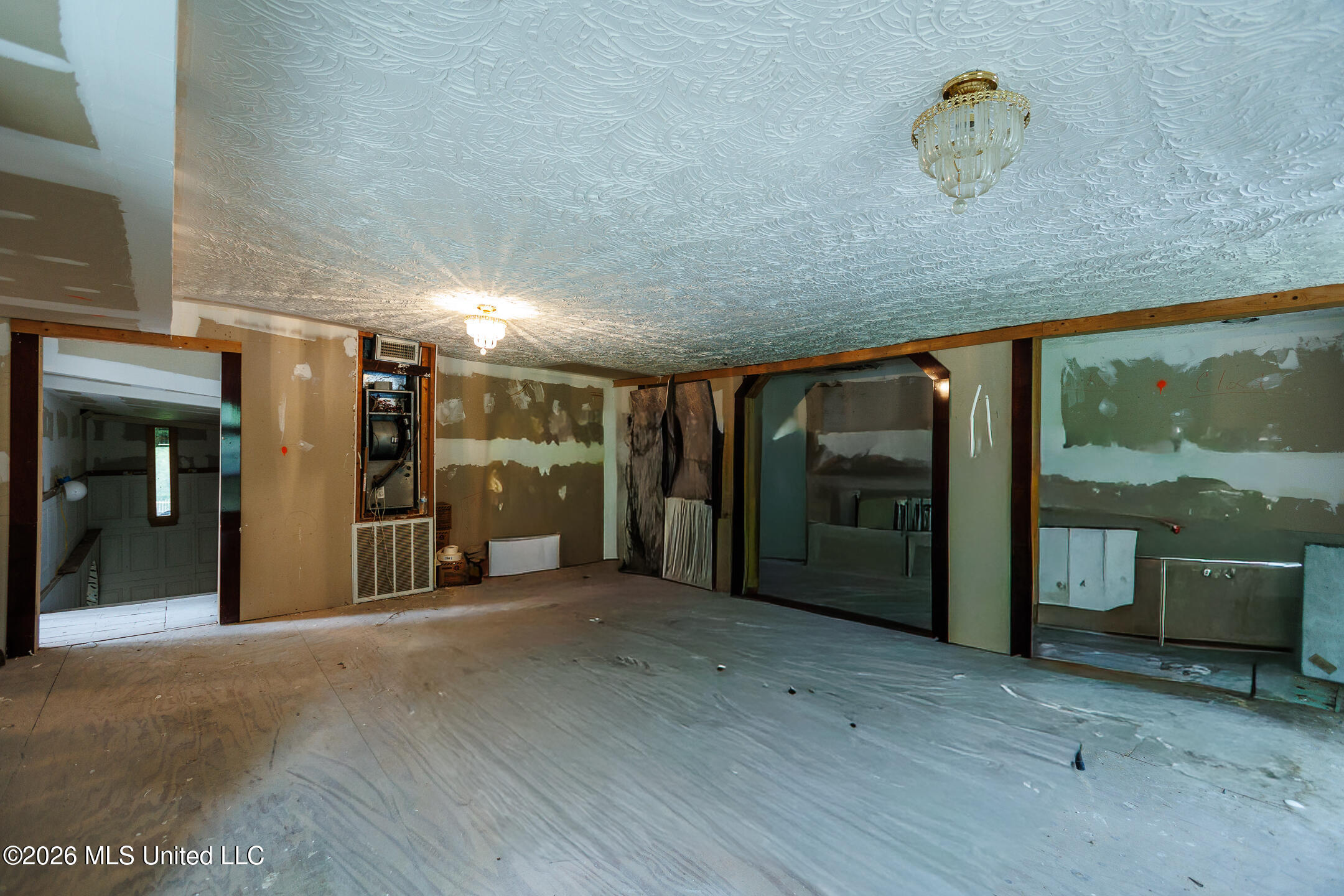 4582 Hanging Moss Road Property Photo 8