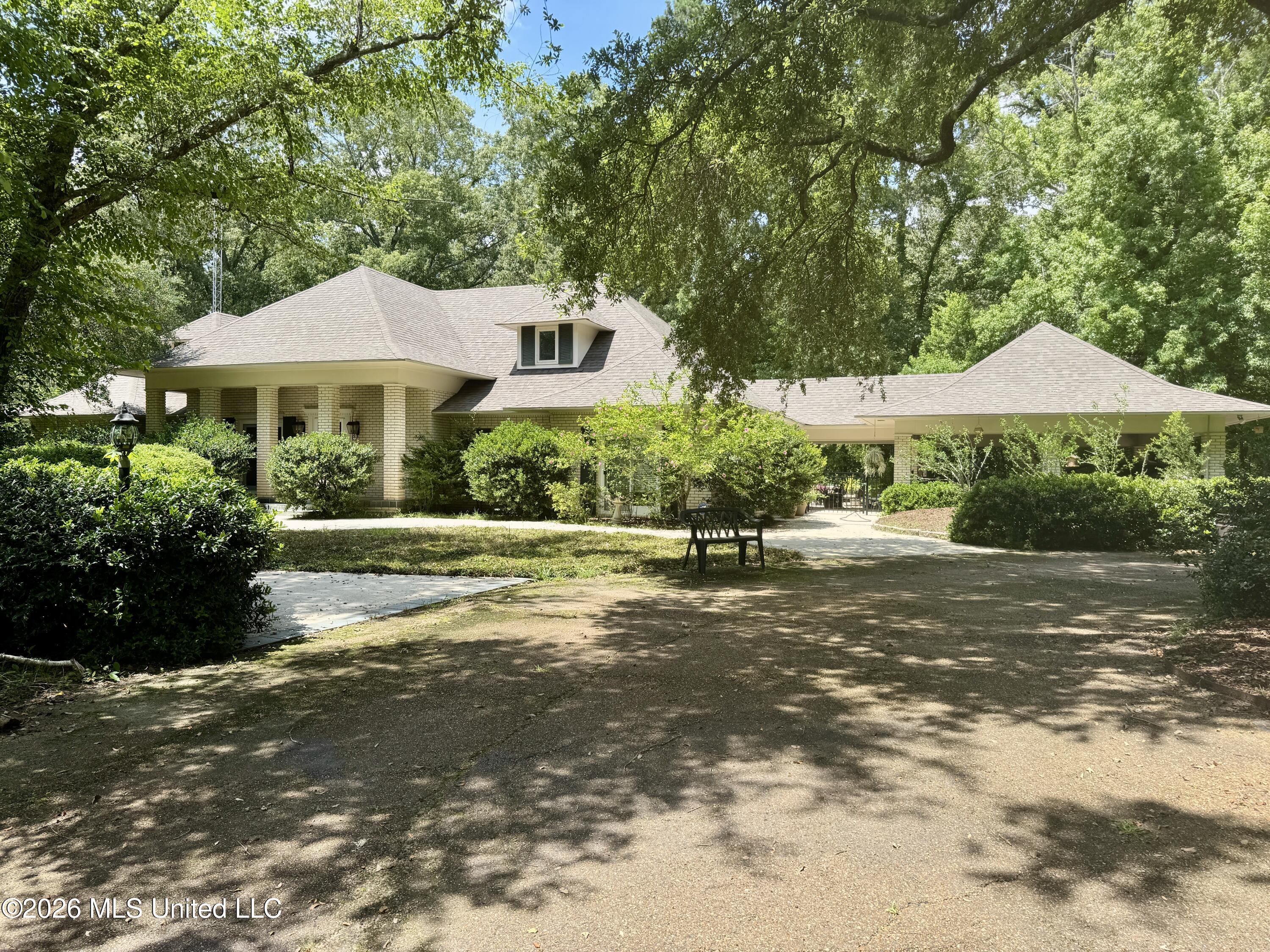 35 Scotland Drive Property Photo 2