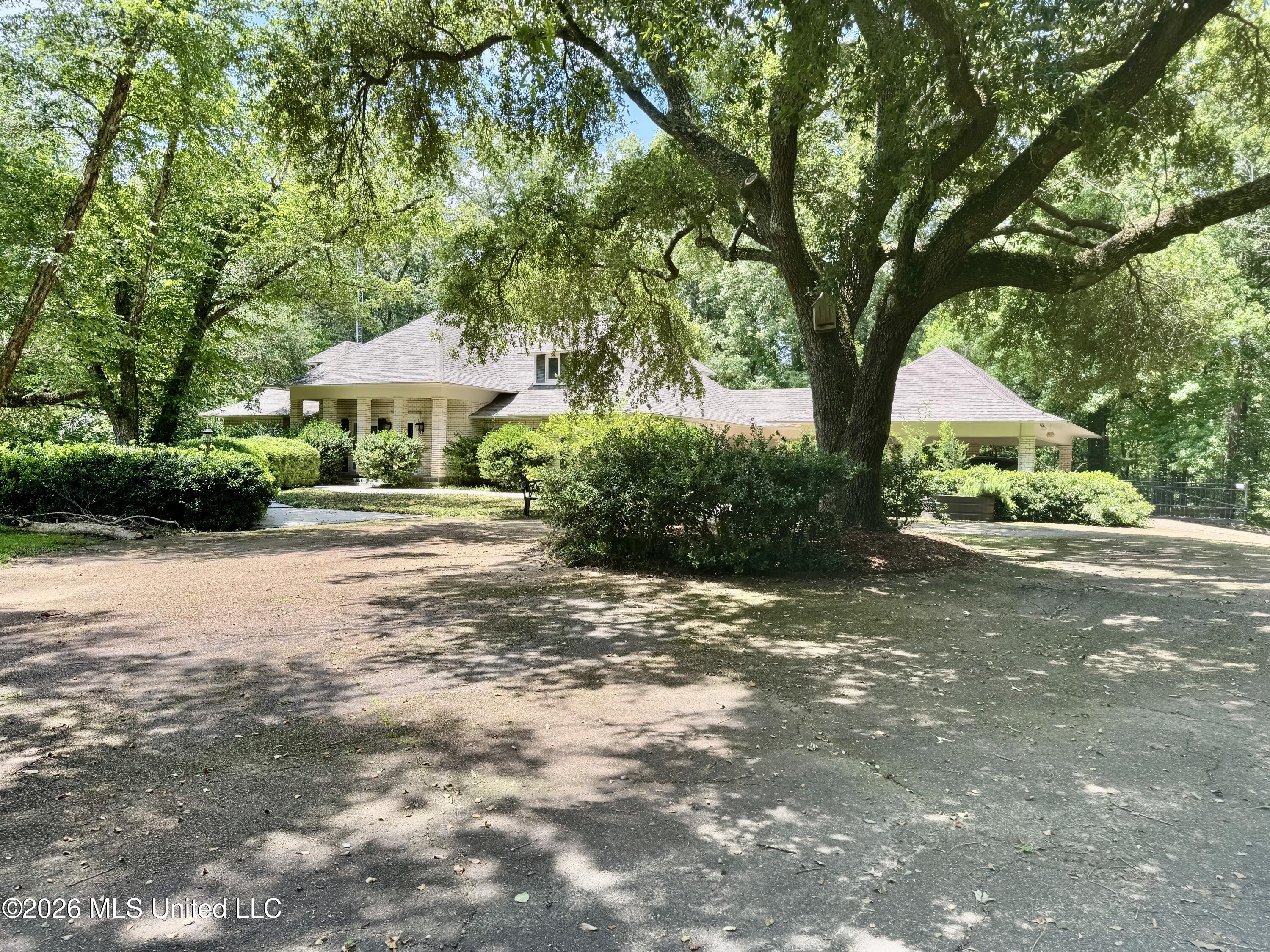 35 Scotland Drive Property Photo 3