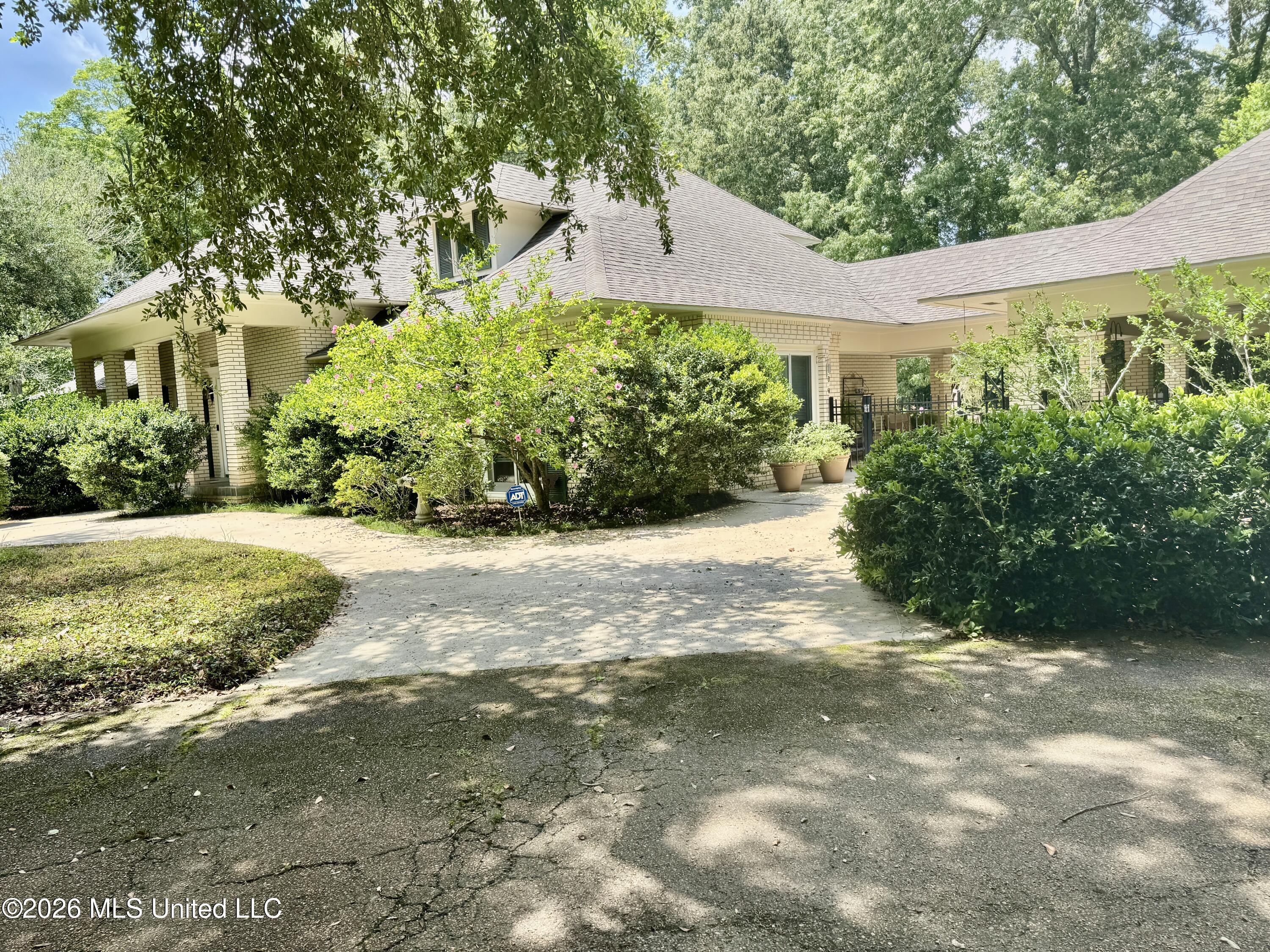 35 Scotland Drive Property Photo 4