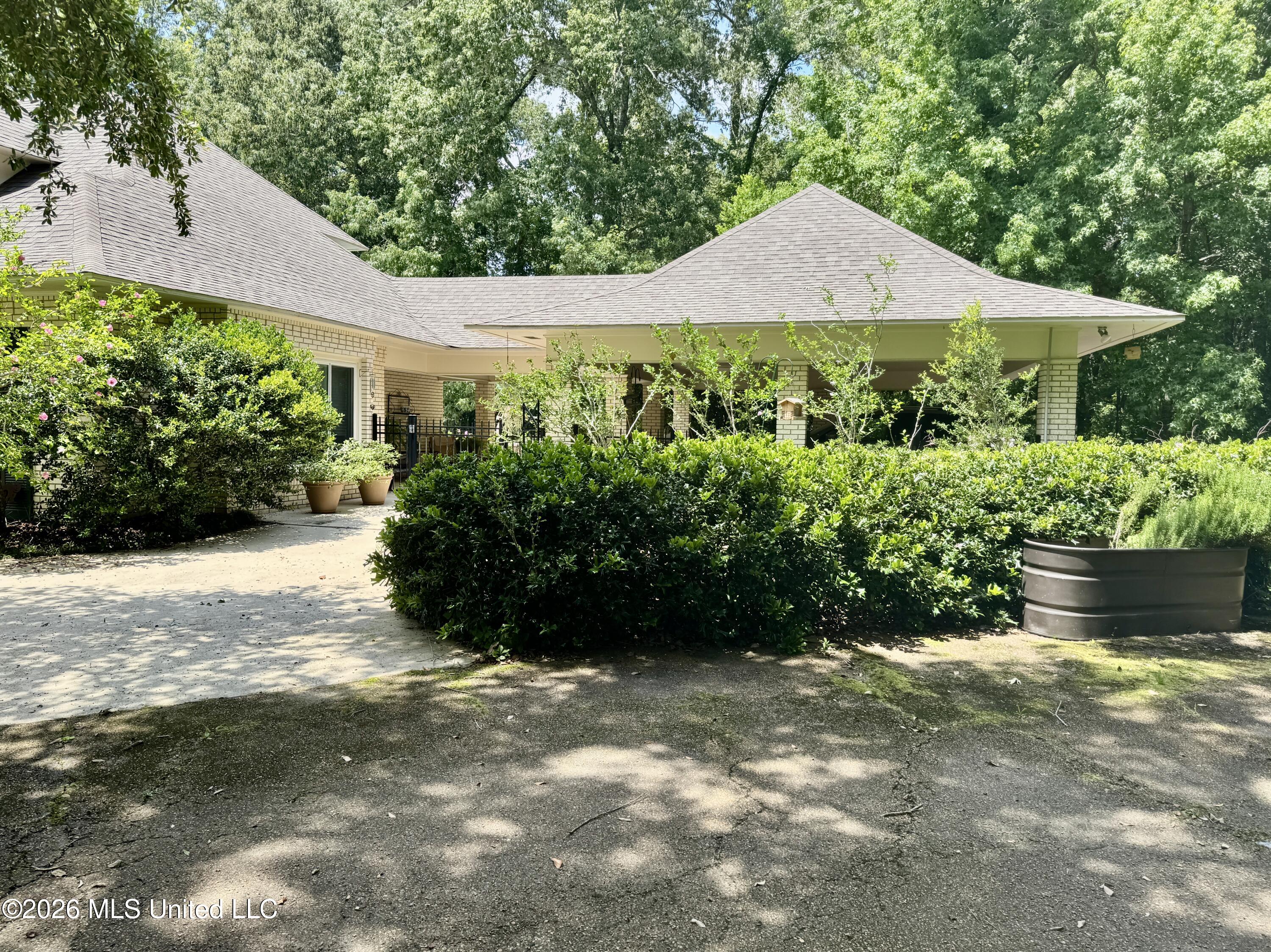 35 Scotland Drive Property Photo 5