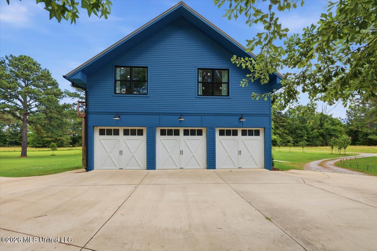 249 Normandy Circle Property Photo 8