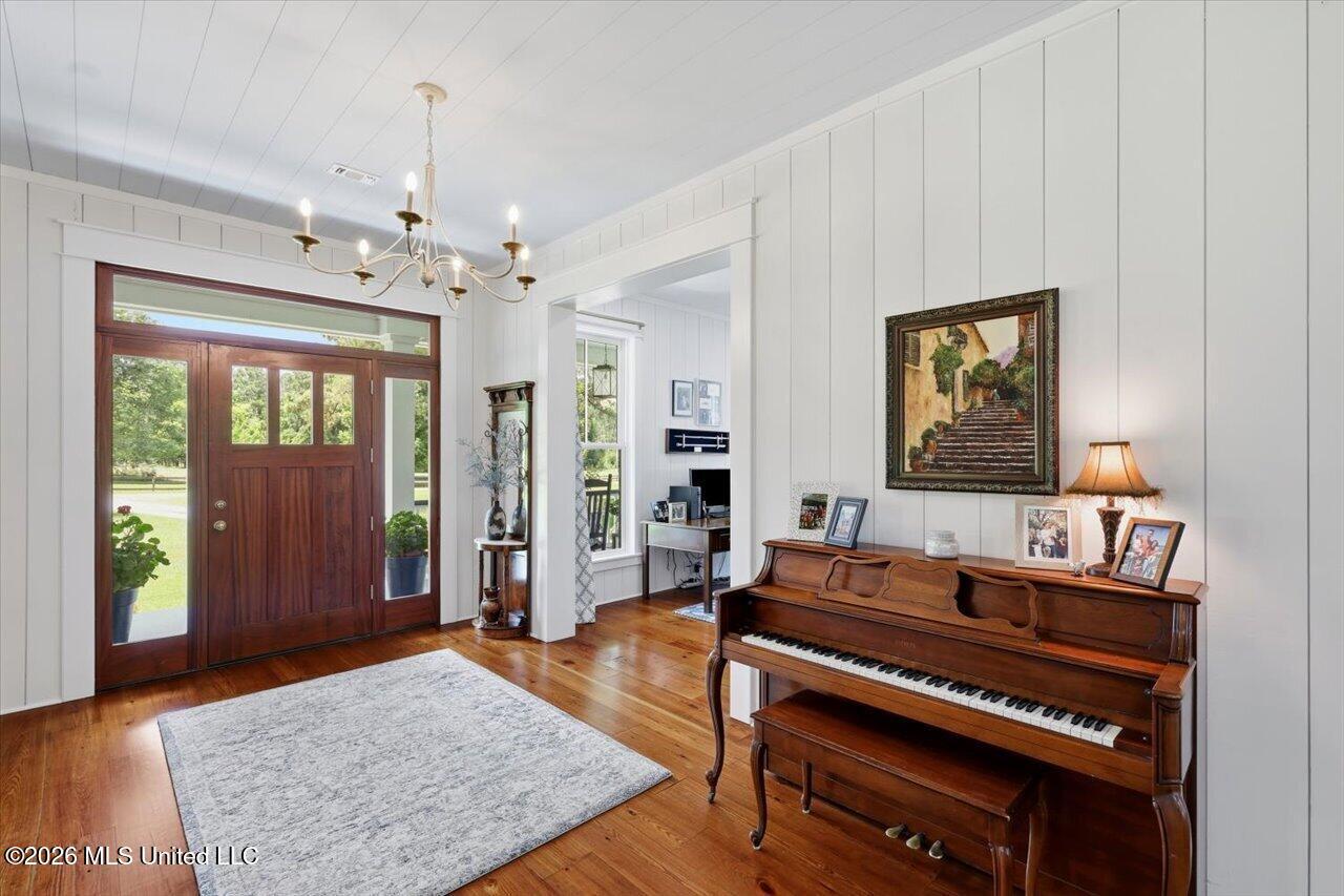 249 Normandy Circle Property Photo 11