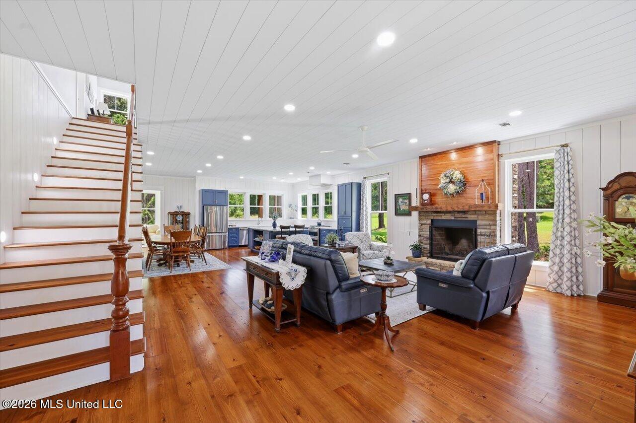 249 Normandy Circle Property Photo 12