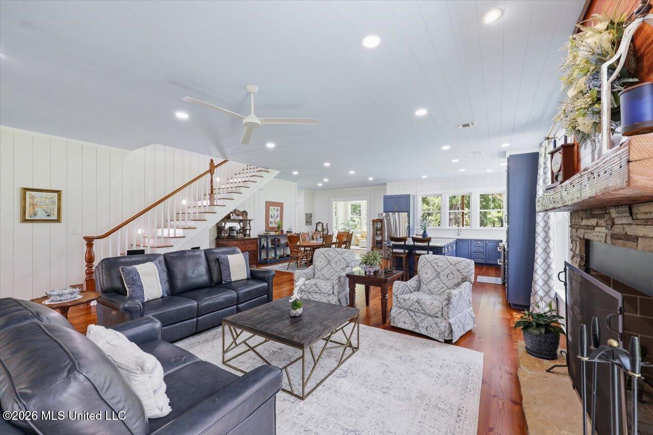 249 Normandy Circle Property Photo 13