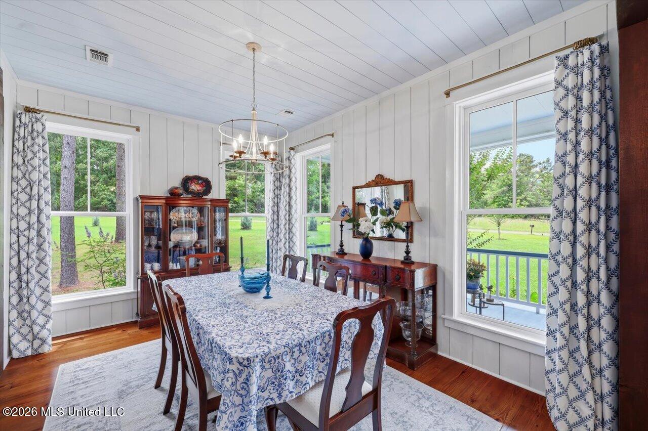 249 Normandy Circle Property Photo 14