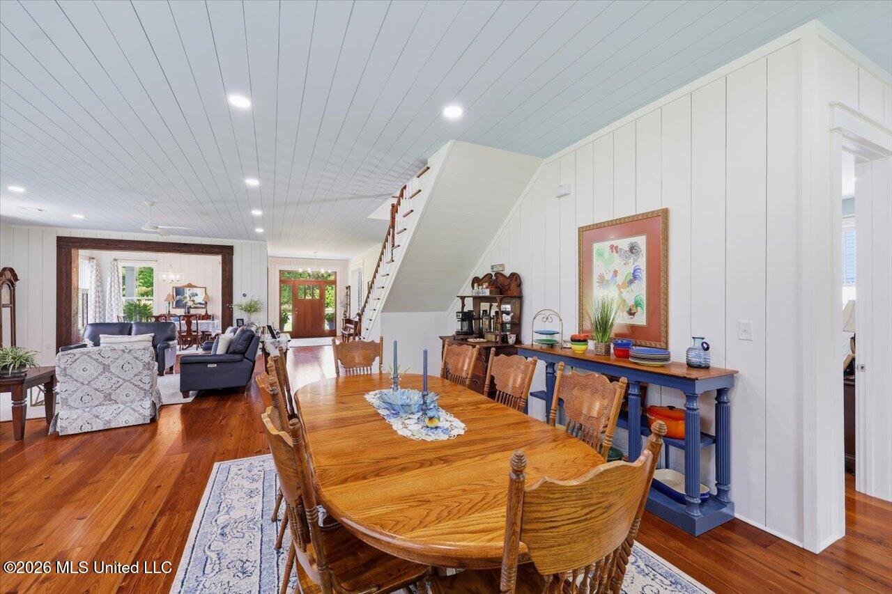 249 Normandy Circle Property Photo 15