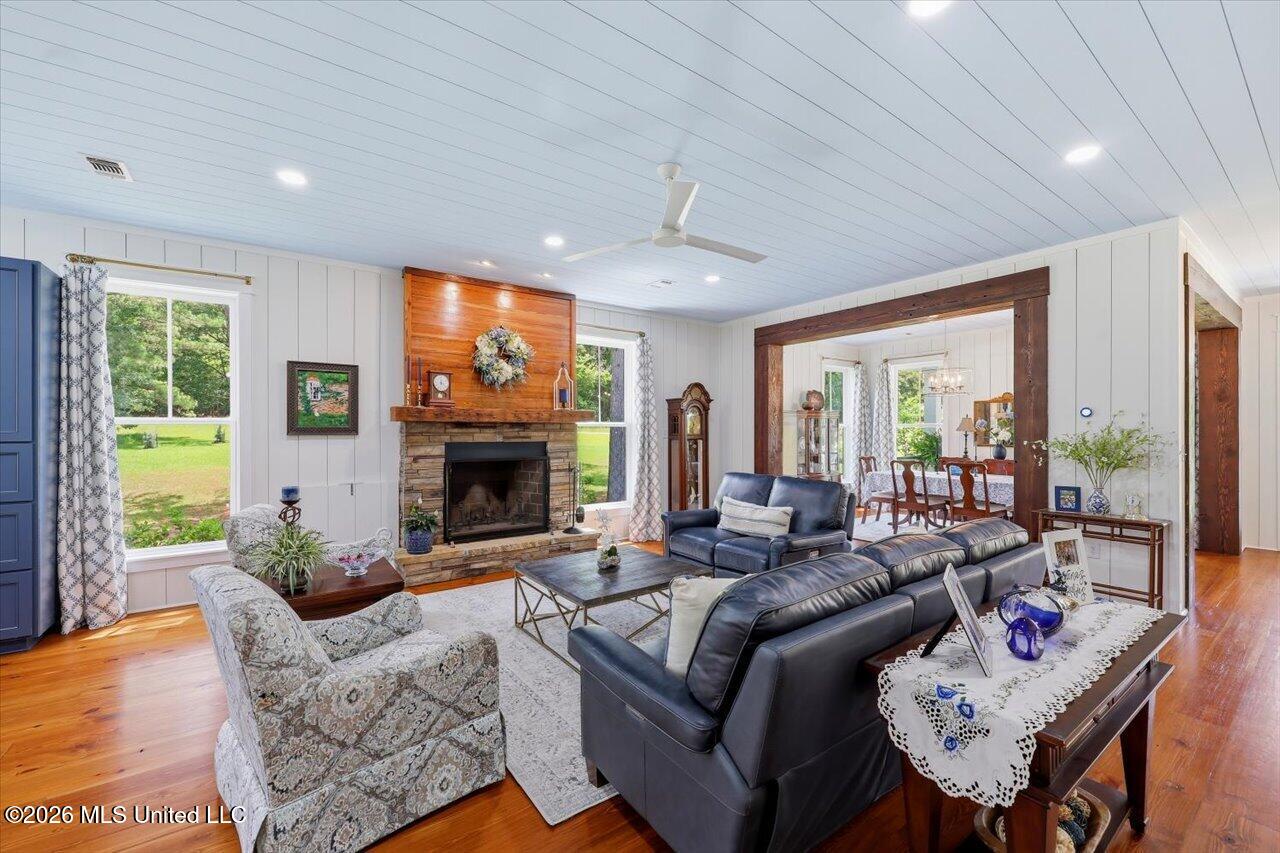 249 Normandy Circle Property Photo 16