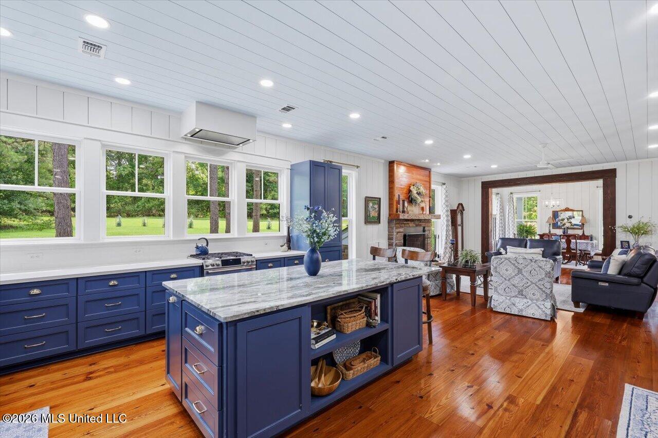 249 Normandy Circle Property Photo 19