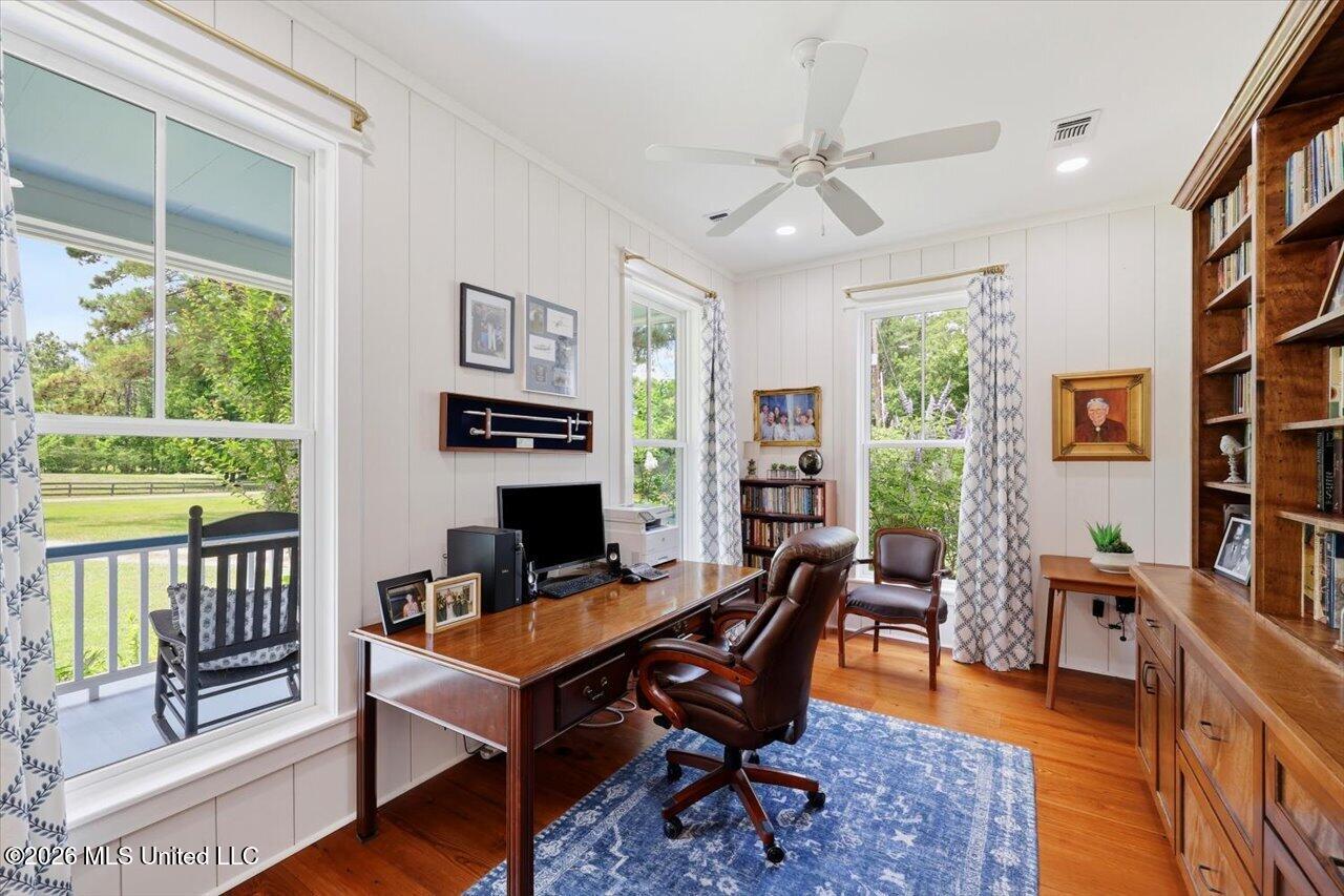249 Normandy Circle Property Photo 20
