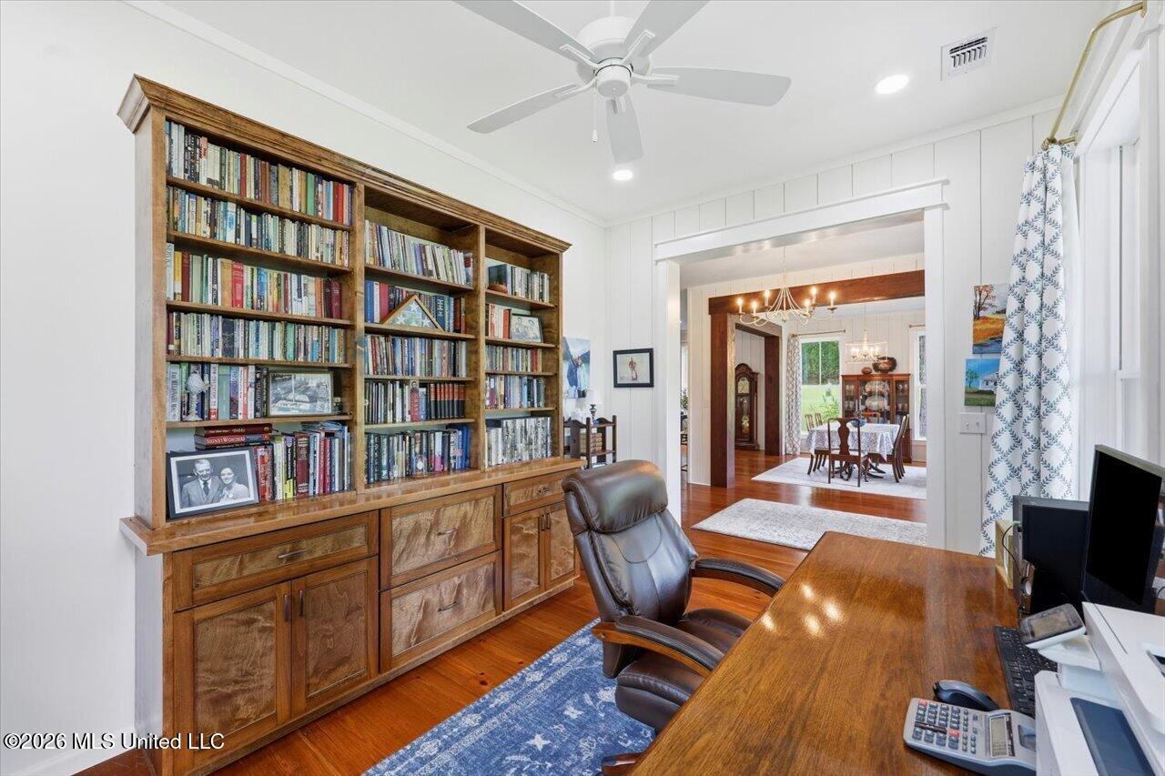 249 Normandy Circle Property Photo 21