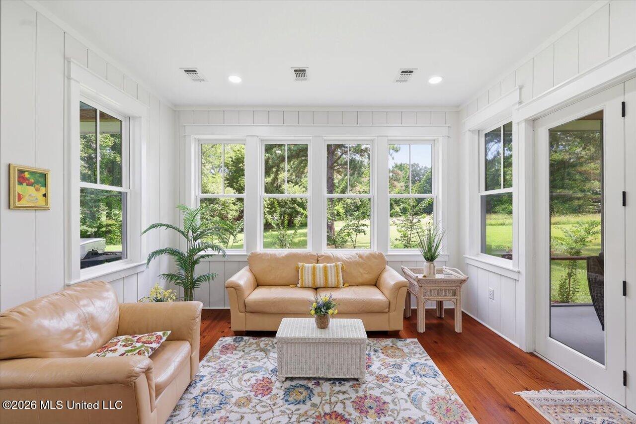 249 Normandy Circle Property Photo 23