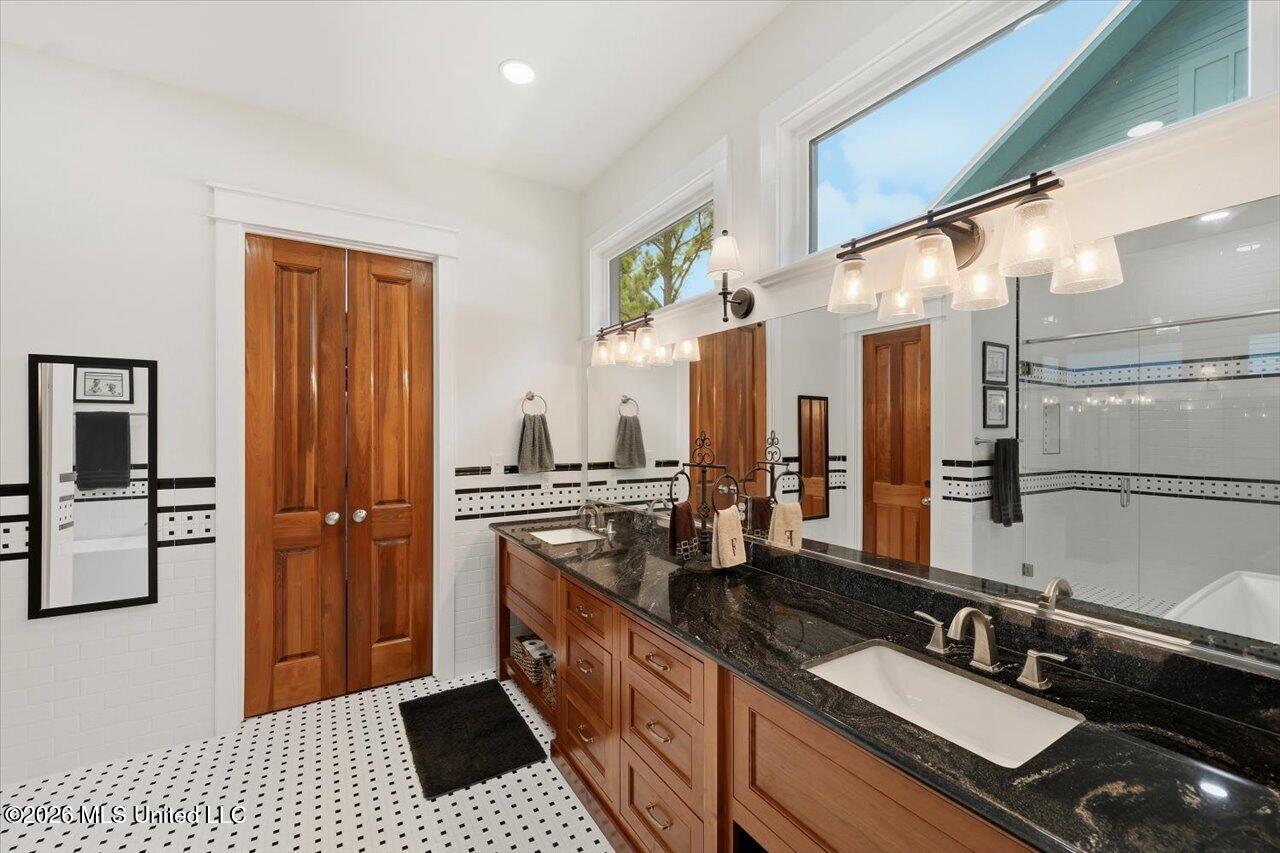 249 Normandy Circle Property Photo 28