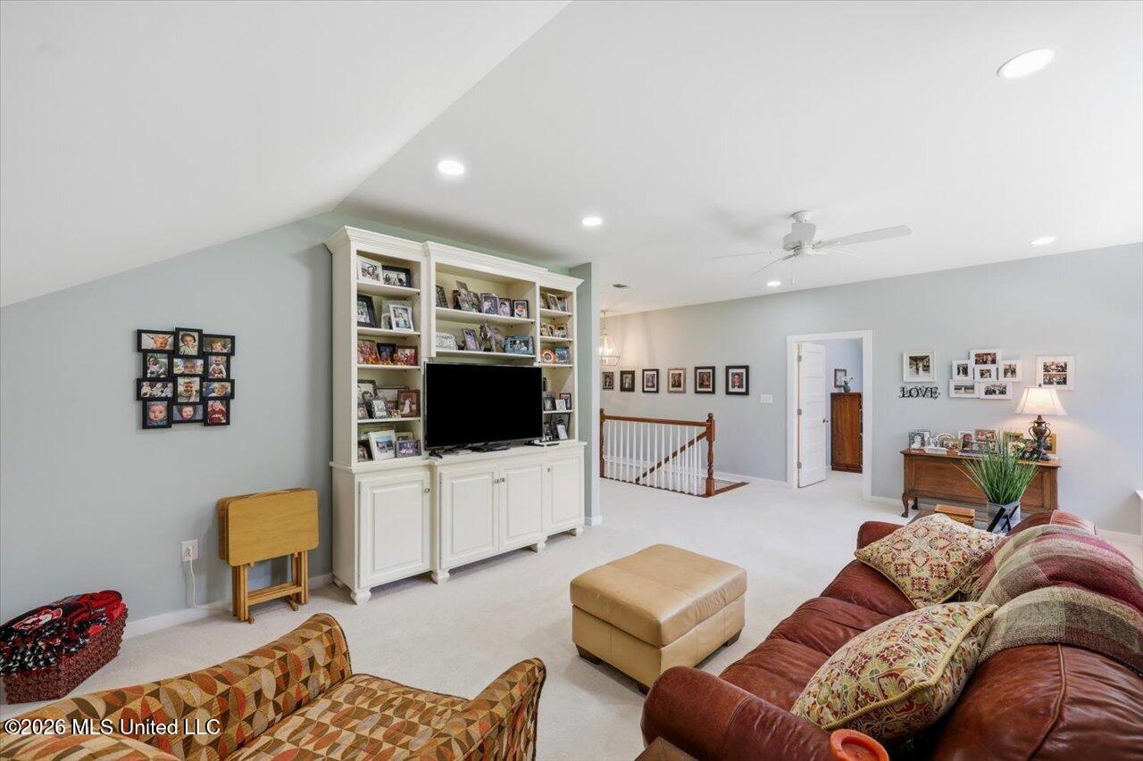 249 Normandy Circle Property Photo 32
