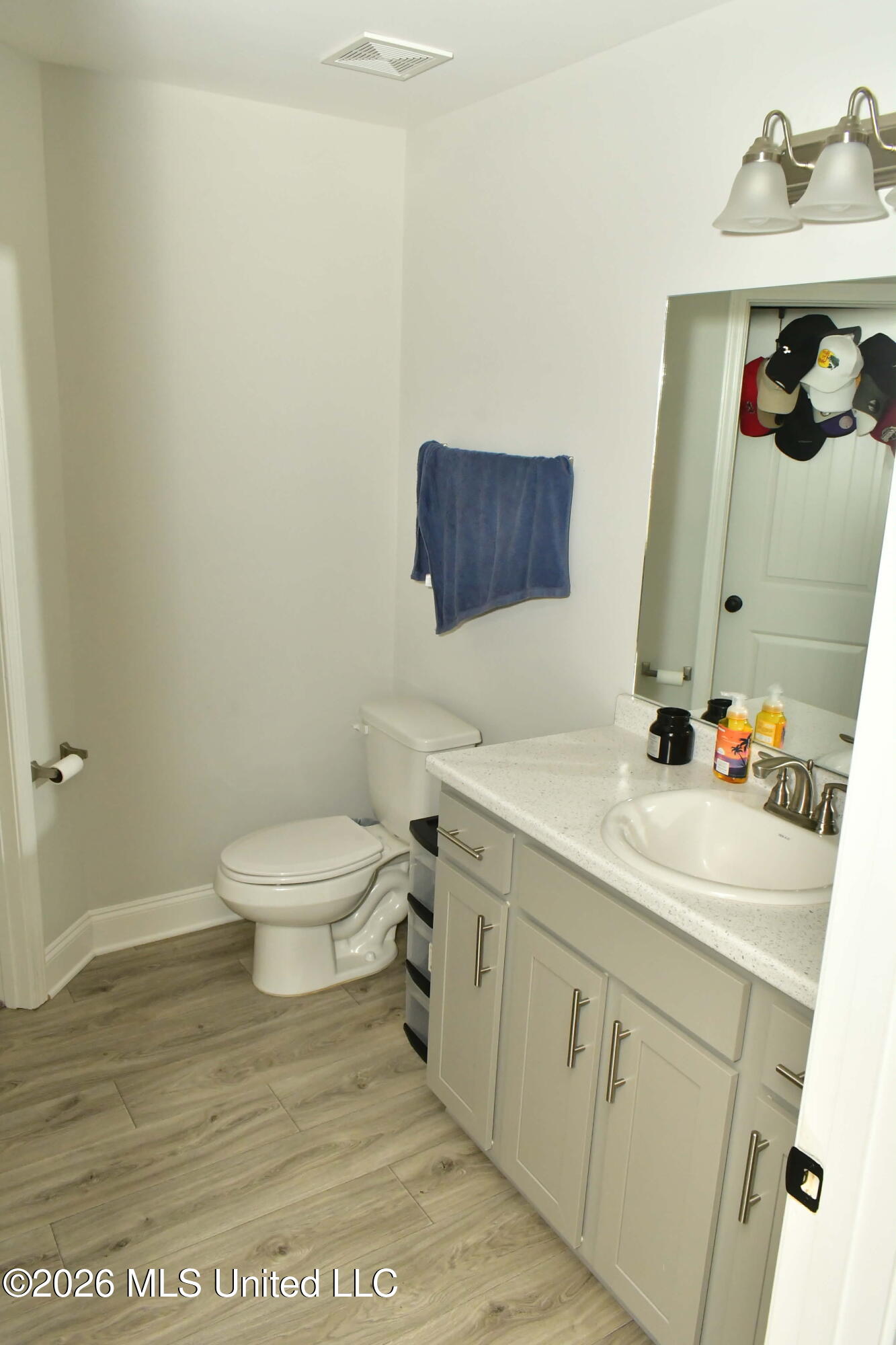 7945 Gardendale Drive Property Photo 7