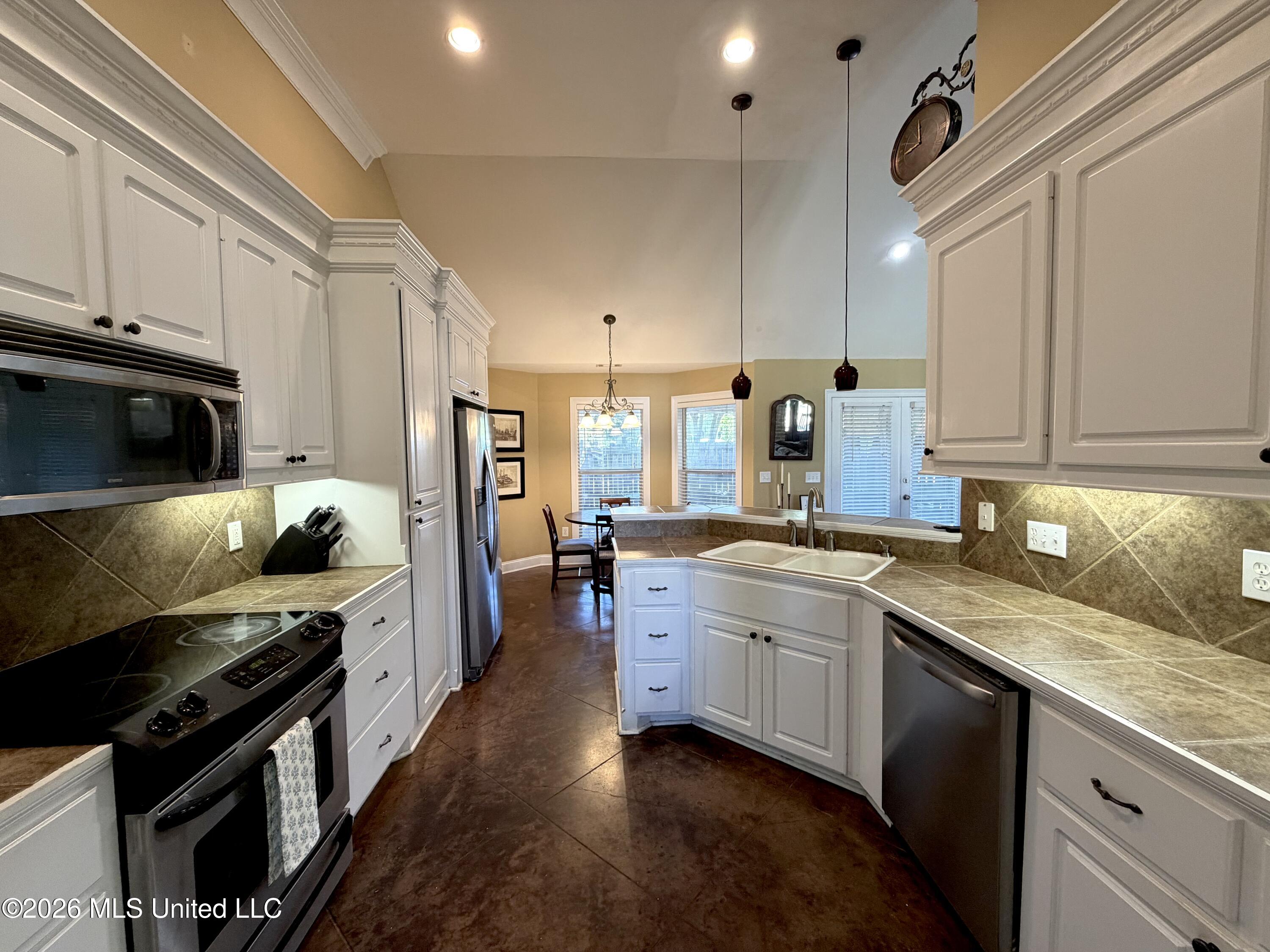 285 Lighthouse Lane Property Photo 10
