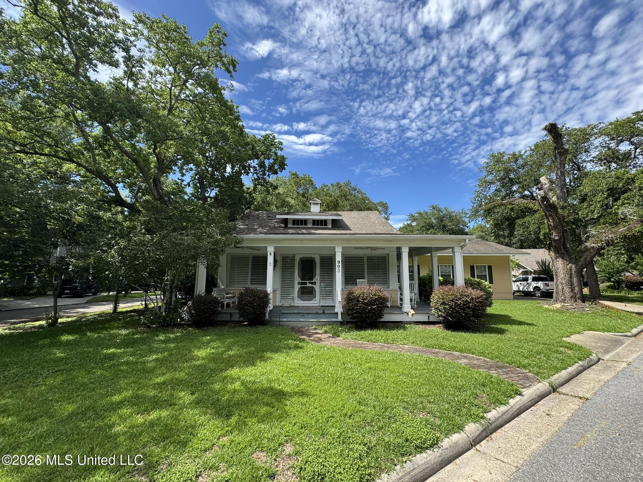 903 Columbus Drive Property Photo 1