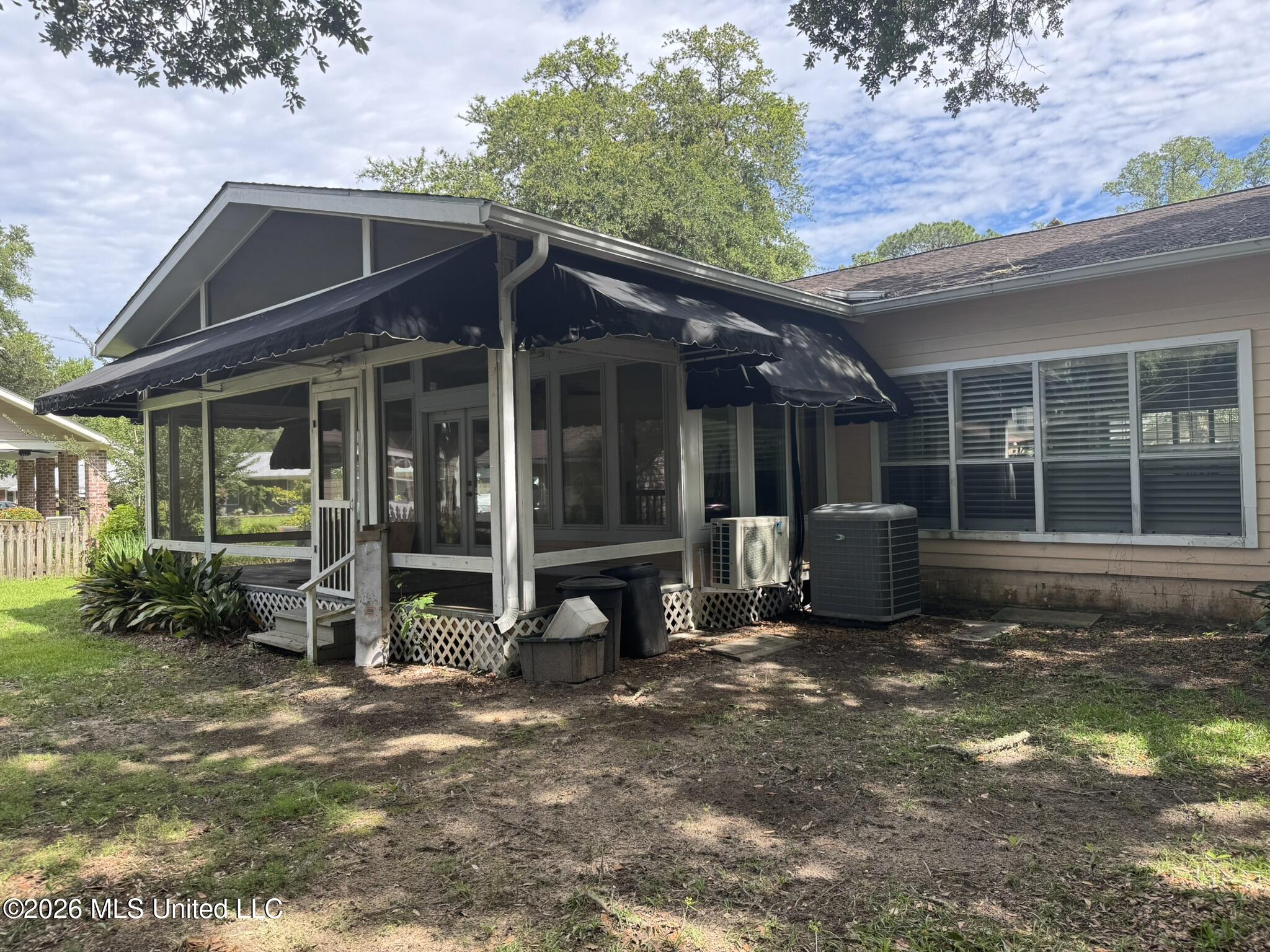 903 Columbus Drive Property Photo 4