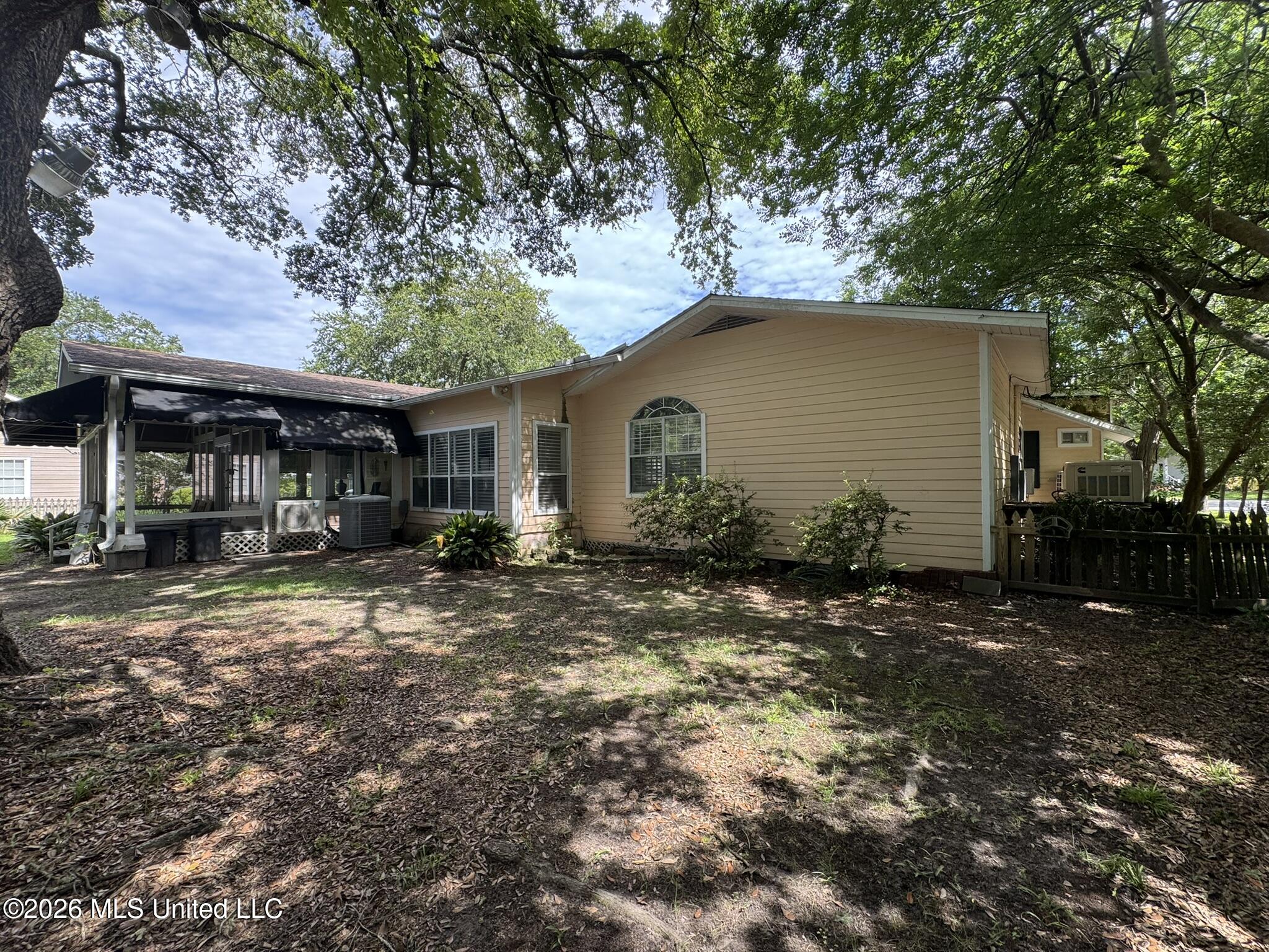 903 Columbus Drive Property Photo 5
