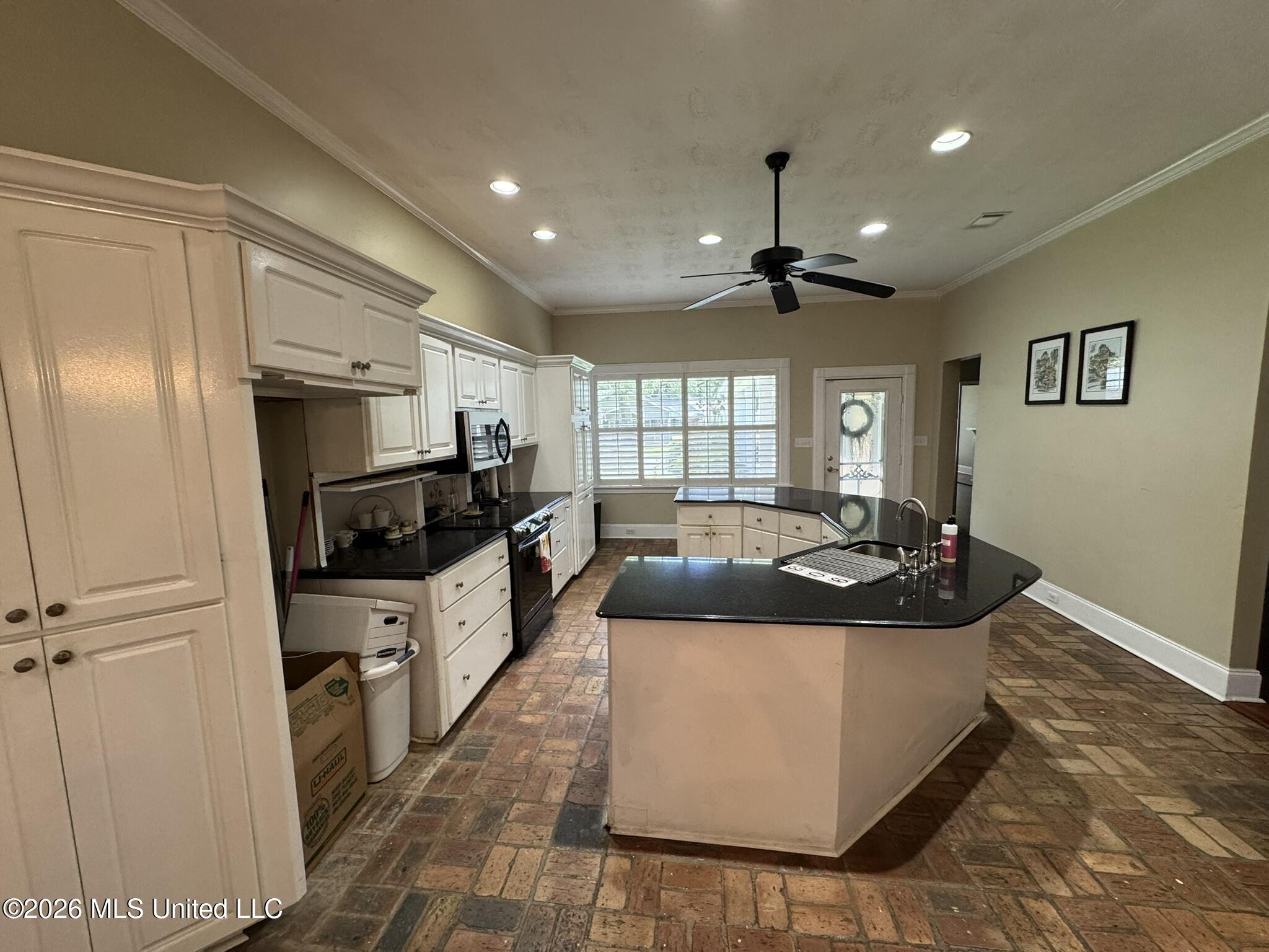 903 Columbus Drive Property Photo 14
