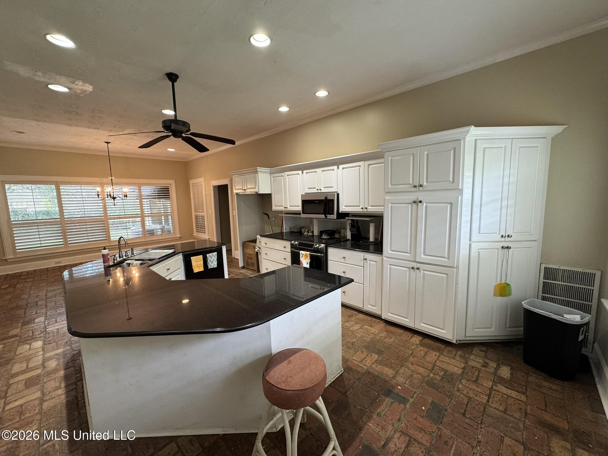 903 Columbus Drive Property Photo 15