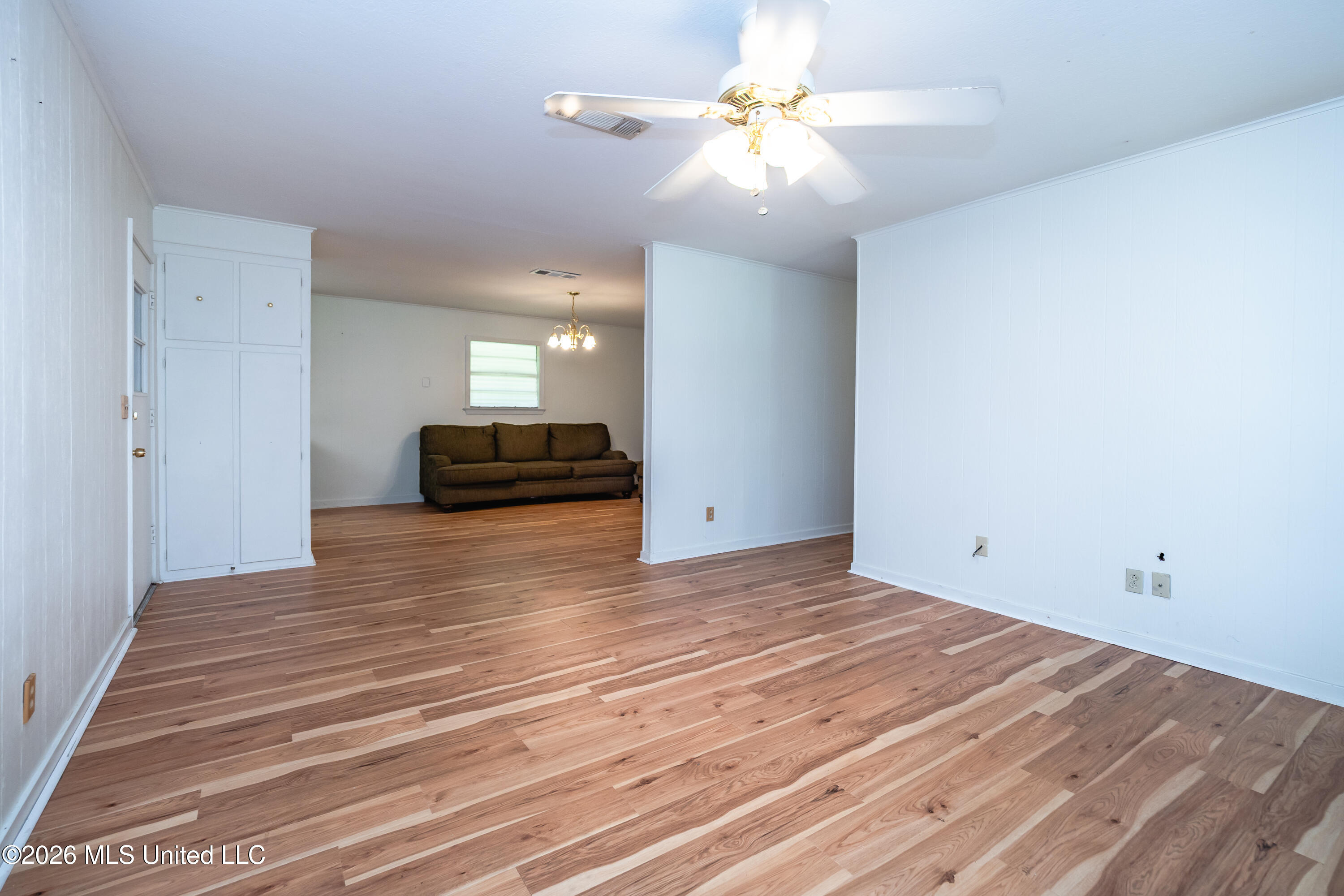 111 Davis Property Photo 4
