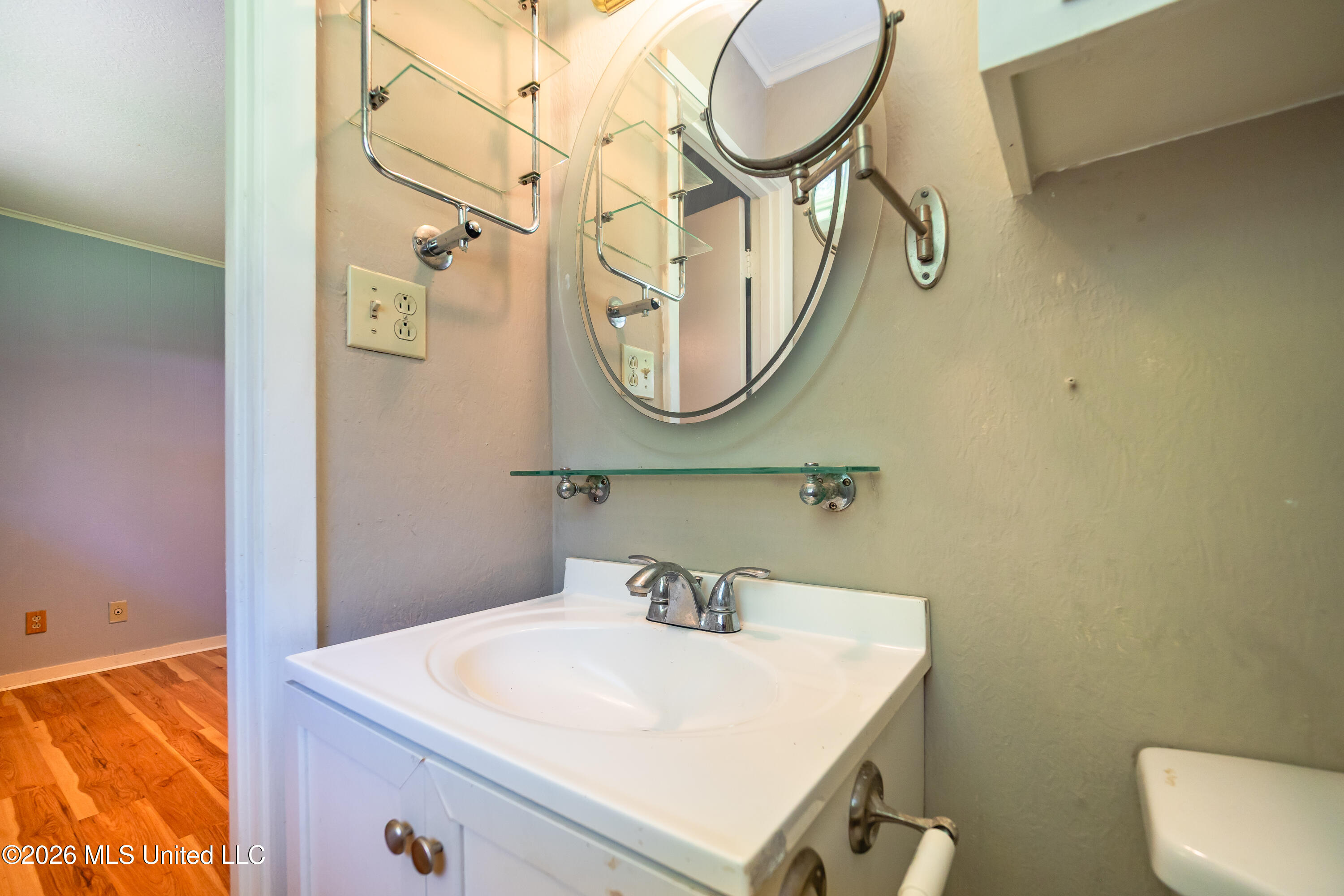 111 Davis Property Photo 15
