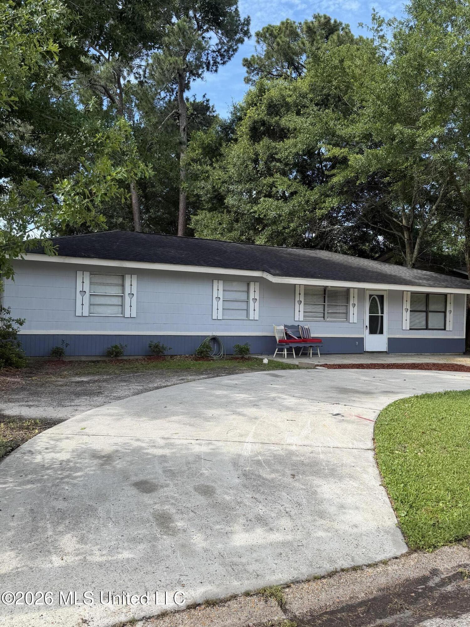 121 Linda Circle Property Photo 2