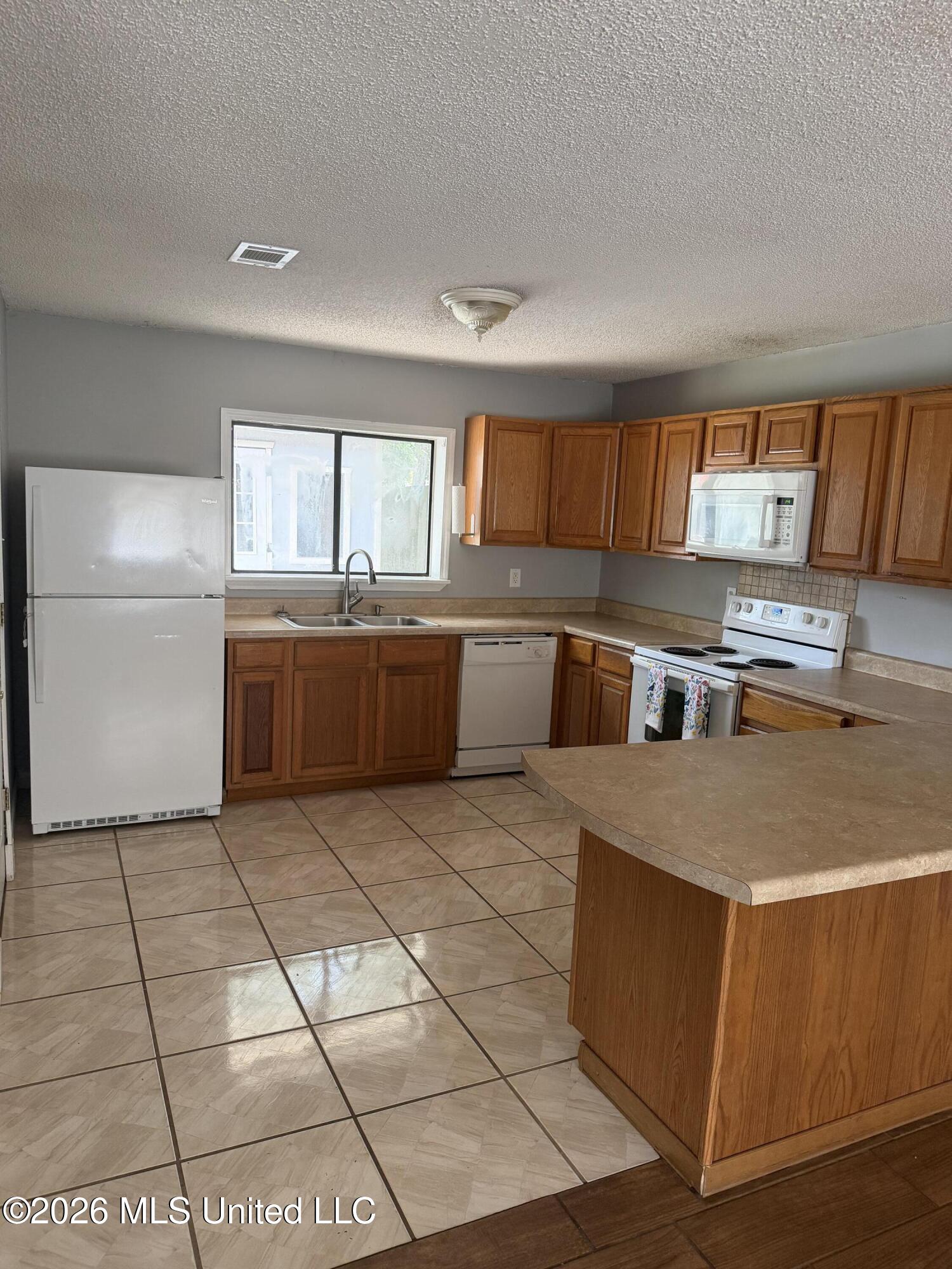121 Linda Circle Property Photo 7