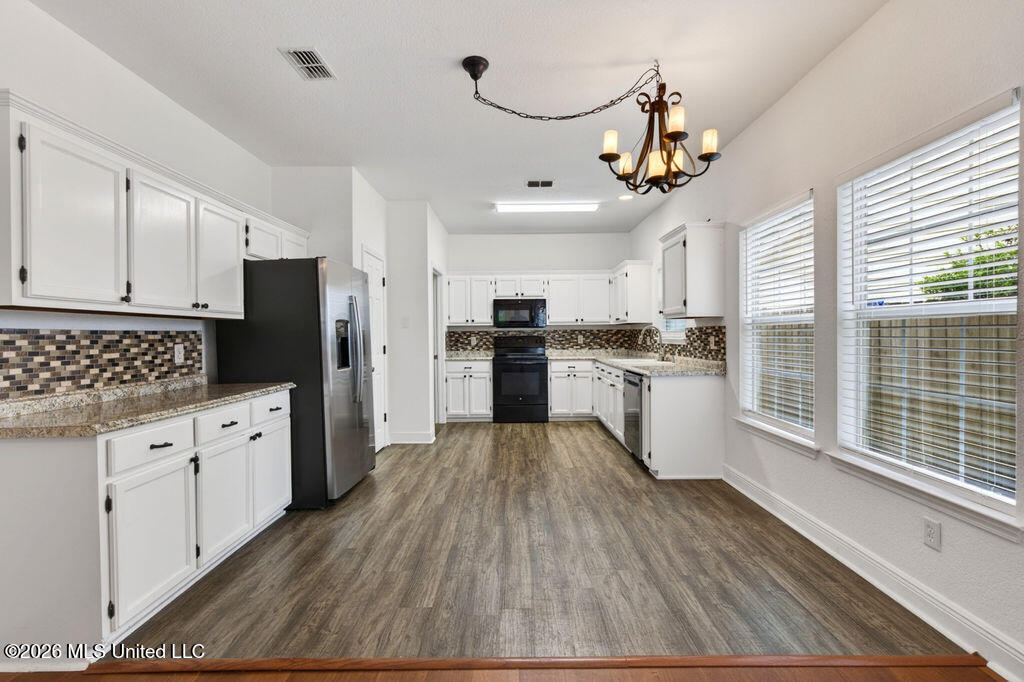 11118 Oakcrest Drive Property Photo 3