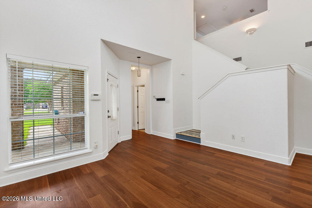 11118 Oakcrest Drive Property Photo 5