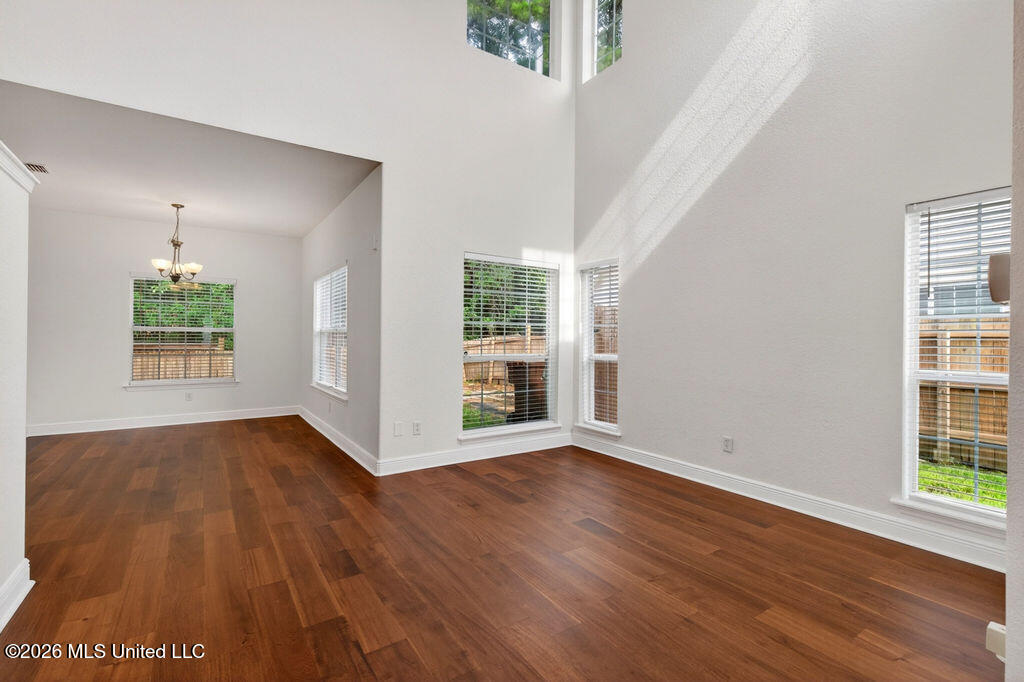 11118 Oakcrest Drive Property Photo 6