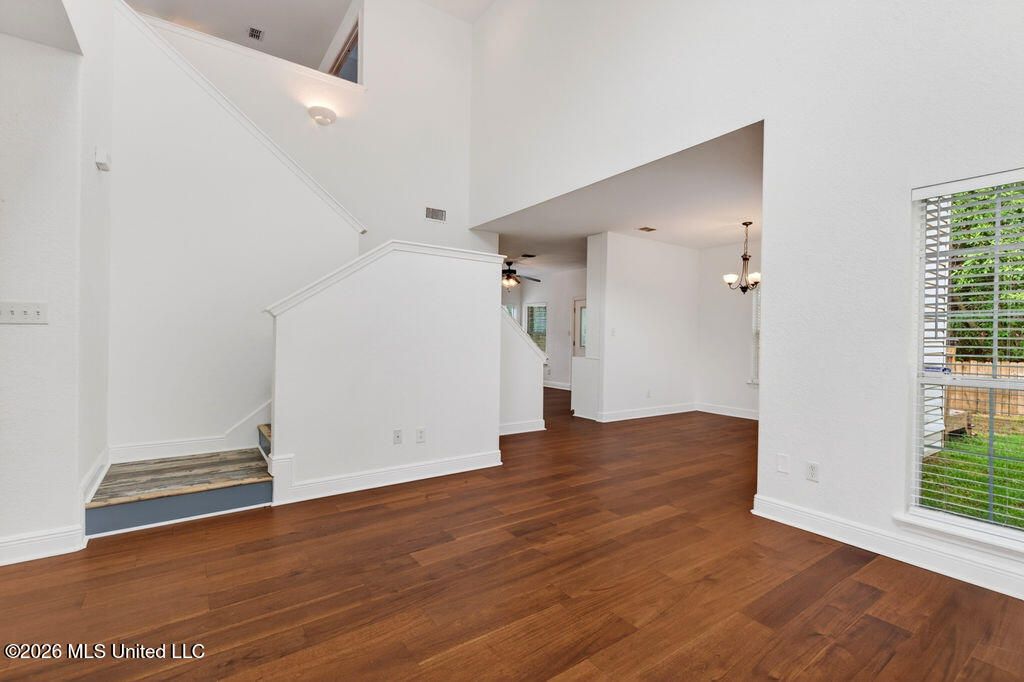 11118 Oakcrest Drive Property Photo 7