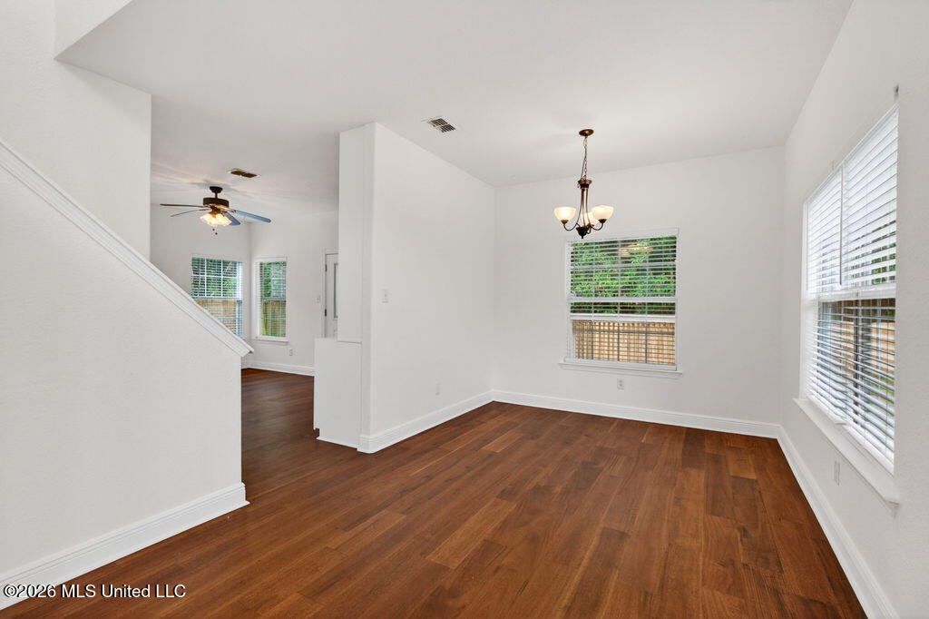 11118 Oakcrest Drive Property Photo 8