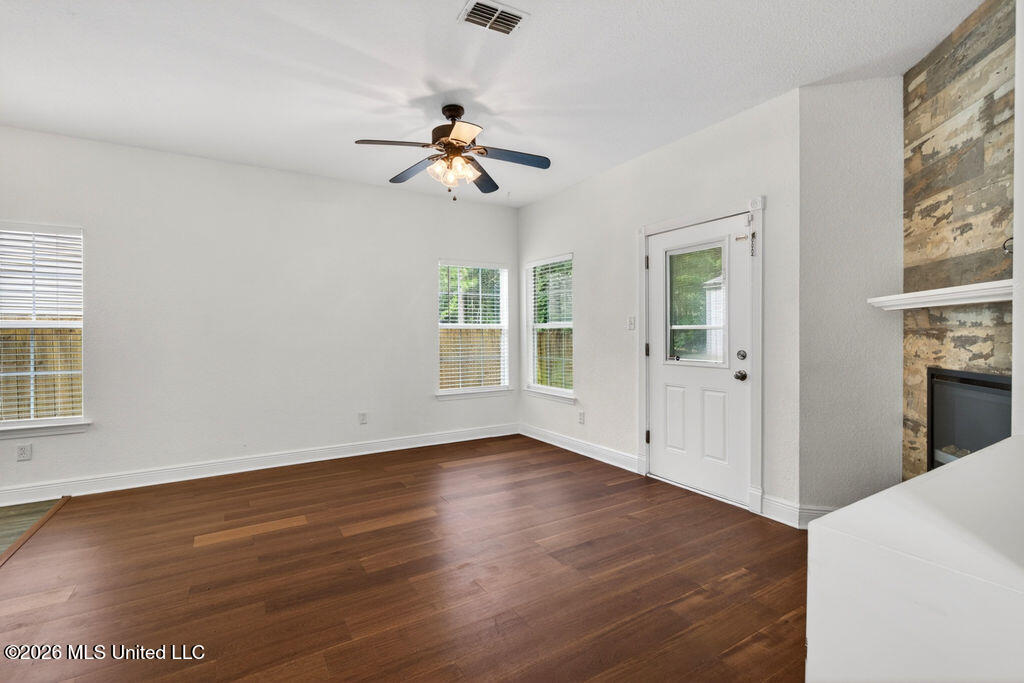 11118 Oakcrest Drive Property Photo 10