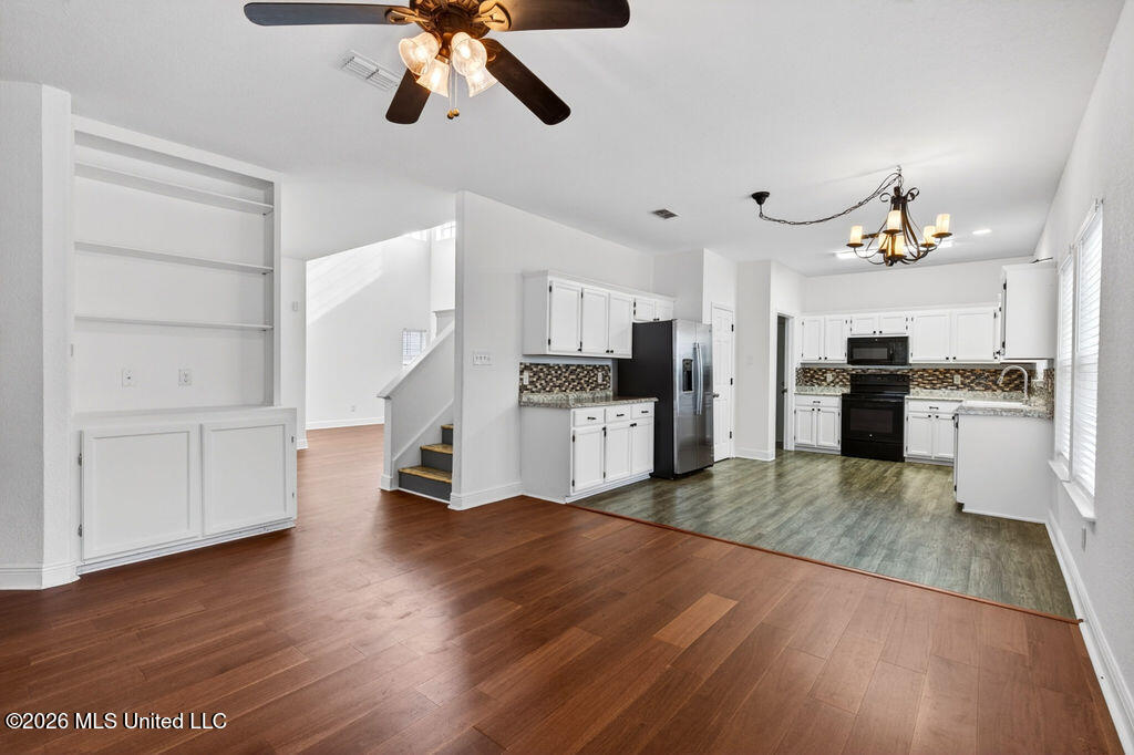 11118 Oakcrest Drive Property Photo 11