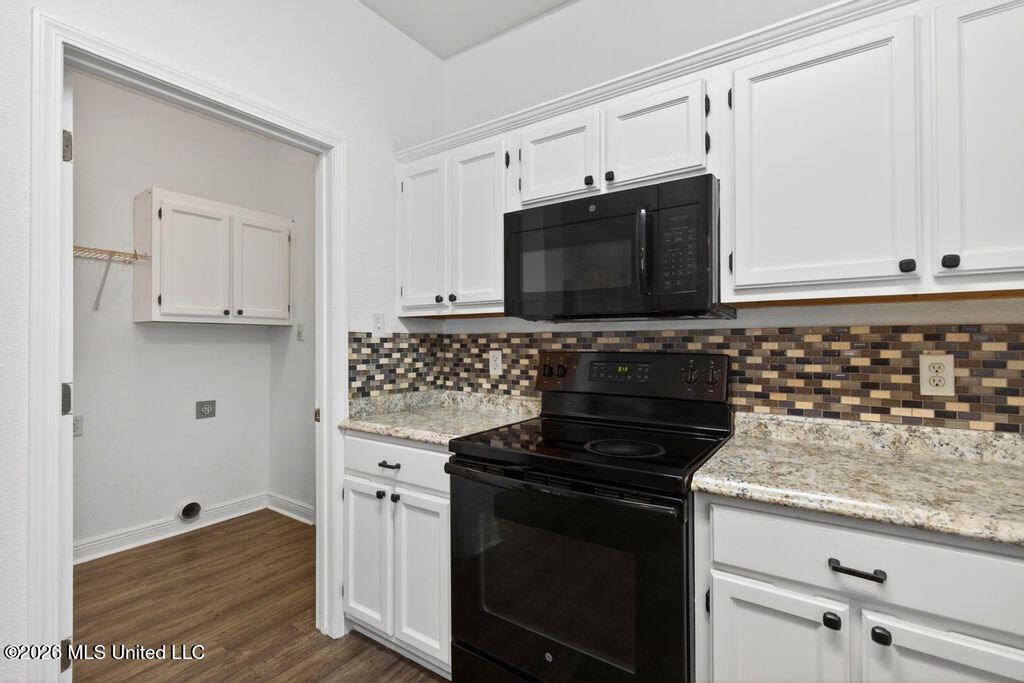 11118 Oakcrest Drive Property Photo 14
