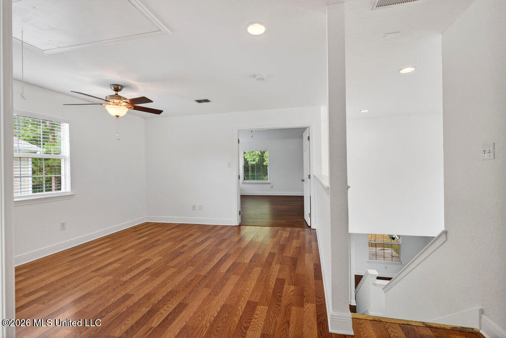 11118 Oakcrest Drive Property Photo 18