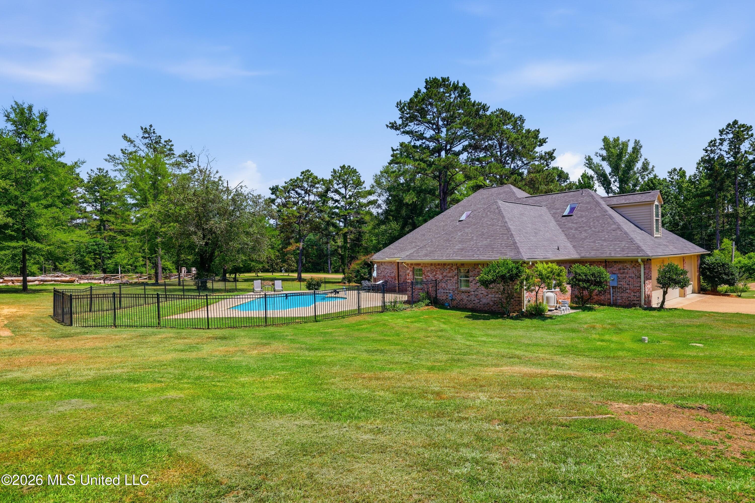 5570 Williamson Road Property Photo 6
