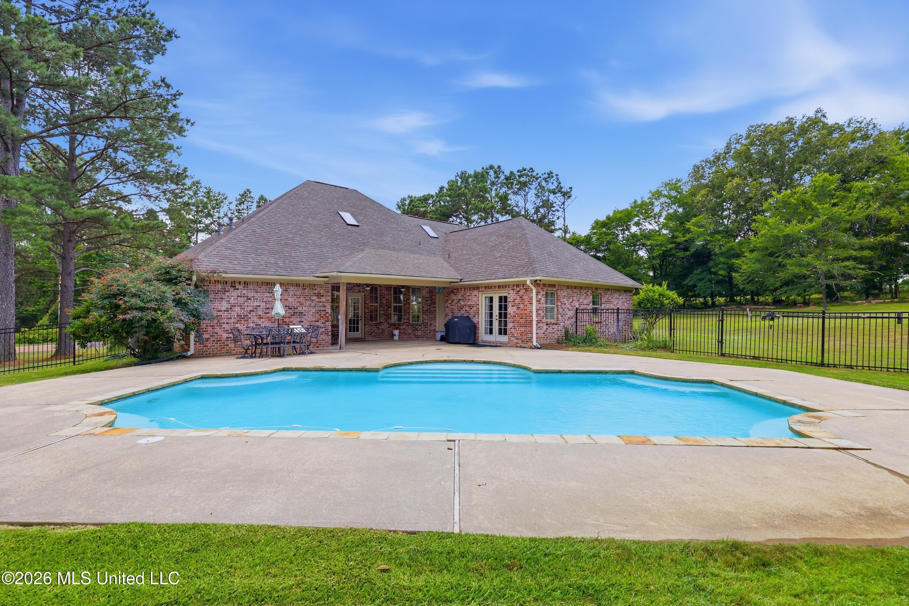 5570 Williamson Road Property Photo 9